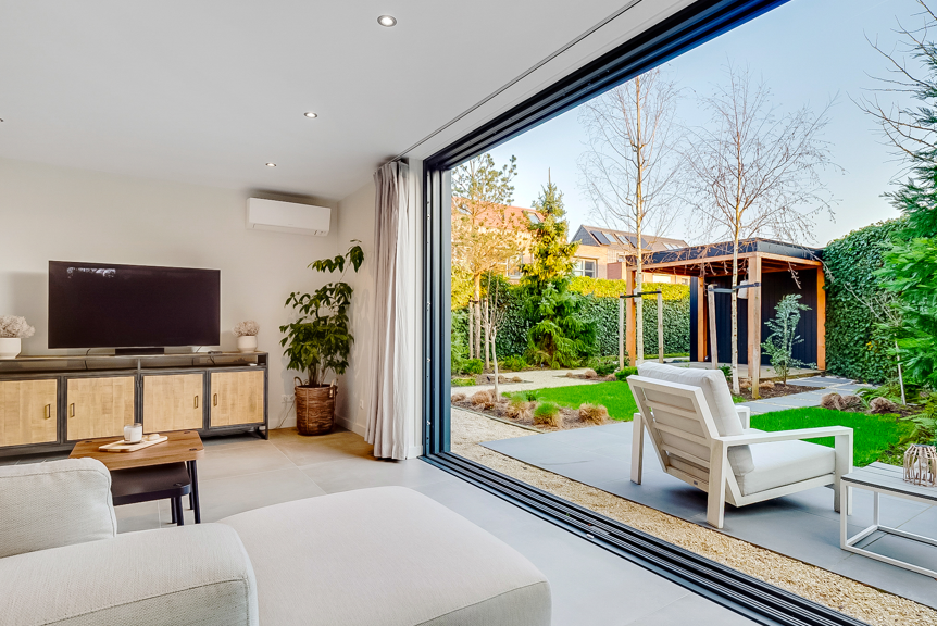 Lounge overviewing green garden and garden furniture