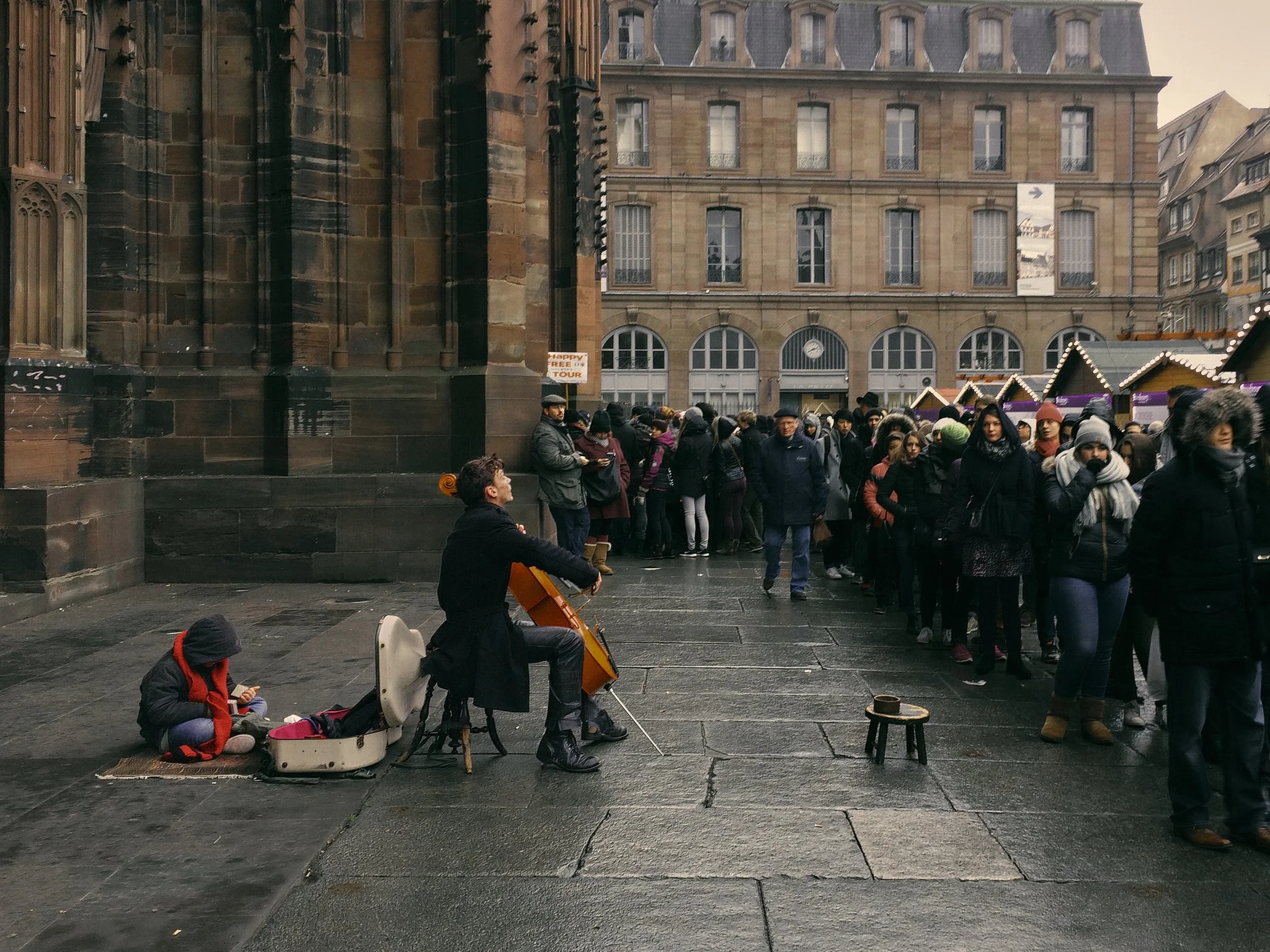 5_Brüder_mit_Cello_1.jpg