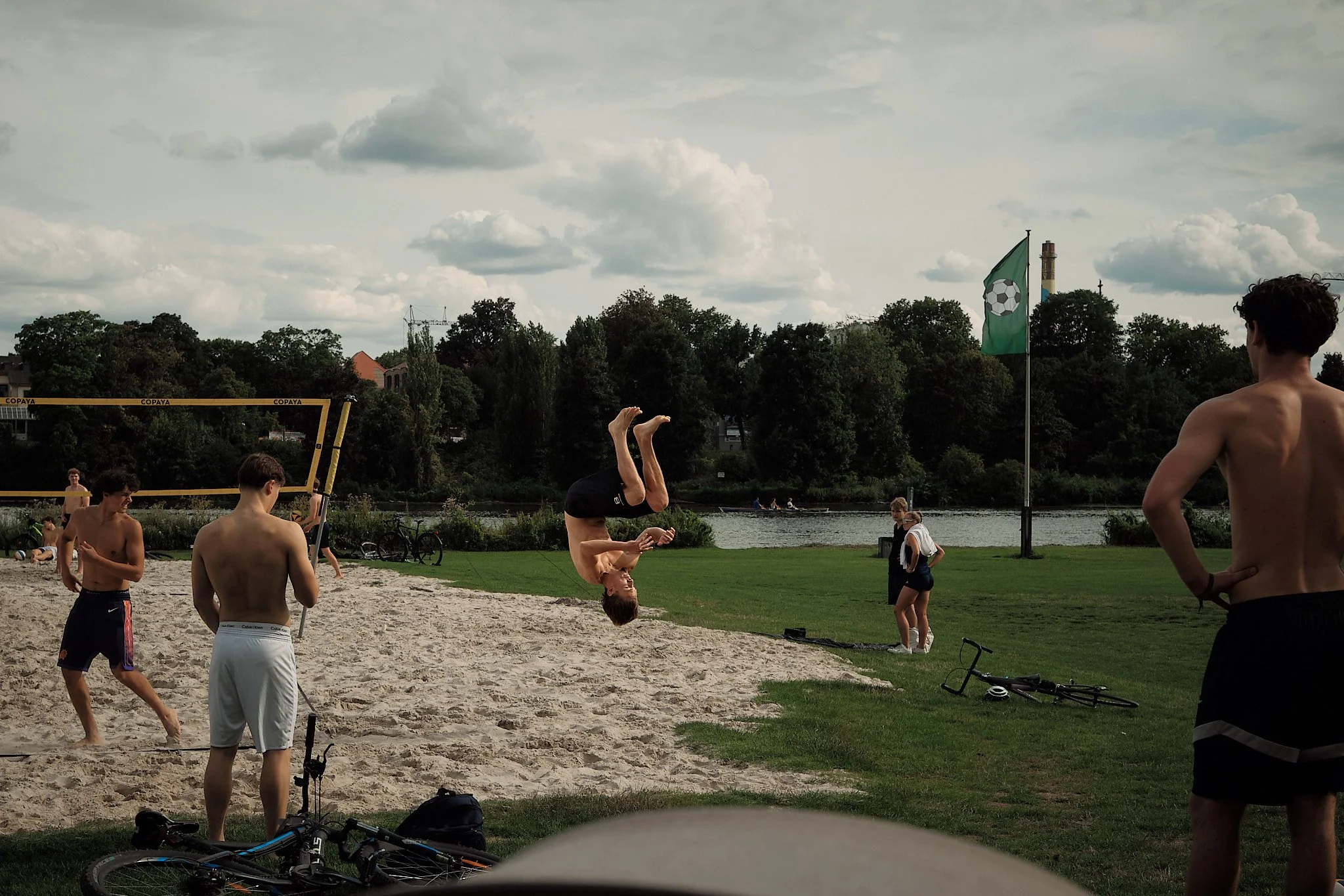 3_Flip.jpg