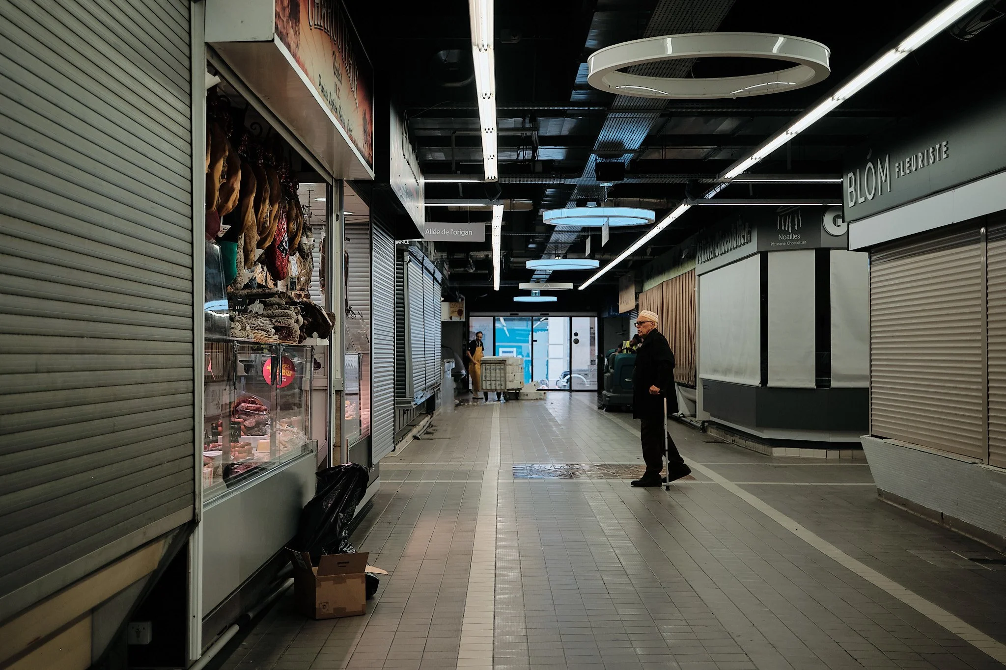 4_Herr_alleine_im_Markt.jpg