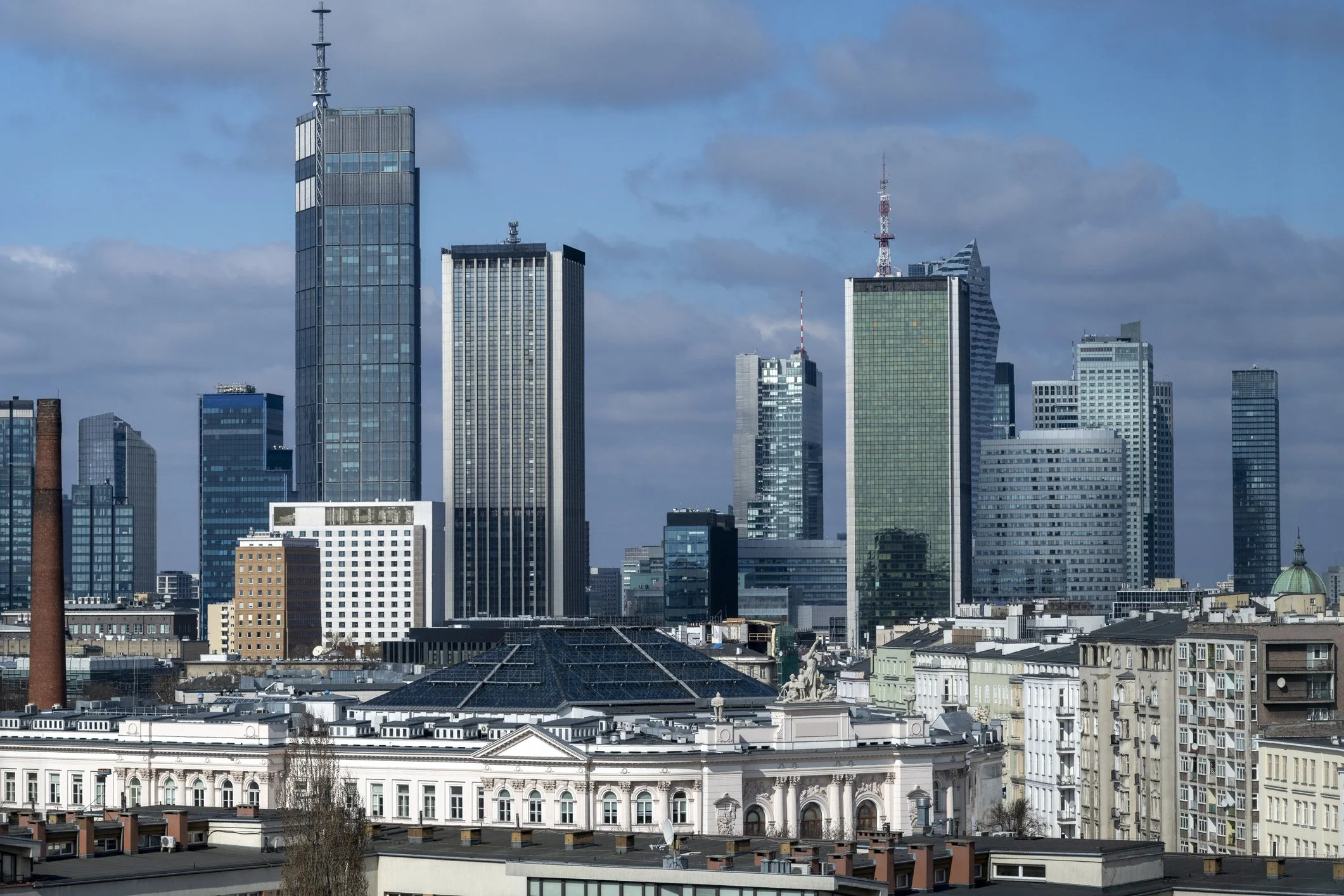 Warsaw business district skyline, illustrating Poland's economic growth and investment climate in 2026.