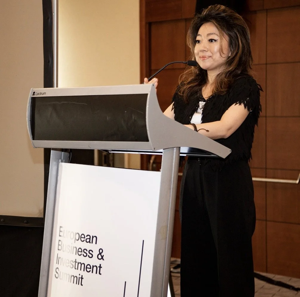 Terra Xu przemawia podczas European Business & Investment Summit w Warszawie