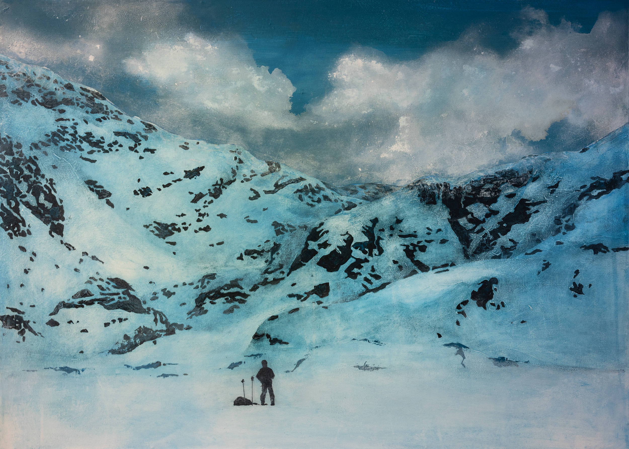 En personer går i snølandskap. Grindheimstølen i Etnefjellene, Vestlandfylke. Maleri, fine art og print. Natur og fjellmaleri, landskap. blåtoner. Ski og friluftsliv.