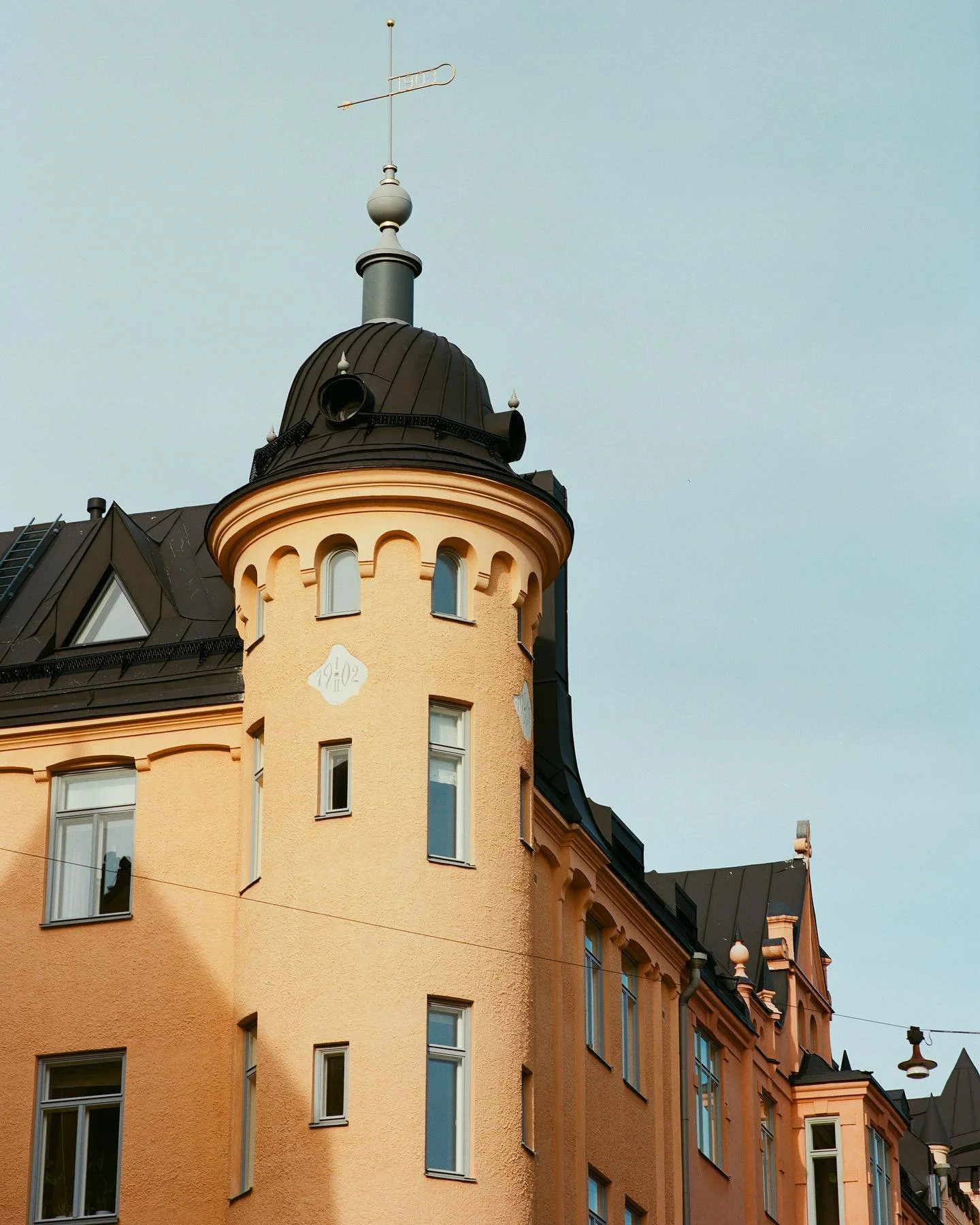 Katajanokka, Helsinki 5-2022

#helsinki #katajanokka #mamiya645pro #filmphotography #portra160 #filmfridgemag #heyfsc #kodakfilm #kodakprofessional #shootfilmmag #thedaily35mm