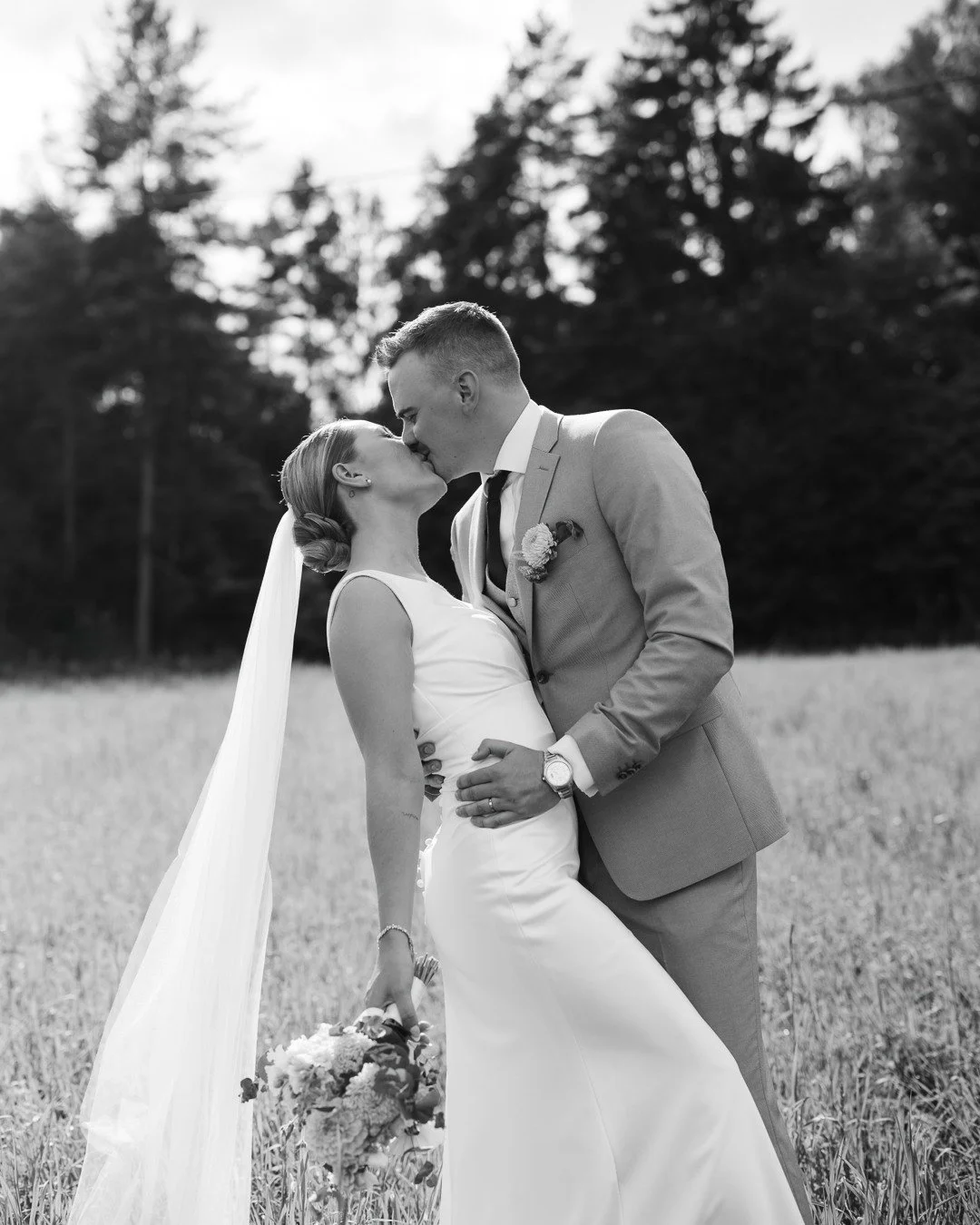 Black &amp; white / wedding documentation 05

 #weddingphotos #h&auml;&auml;kuvaushelsinki #h&auml;&auml;kuvaajahelsinki