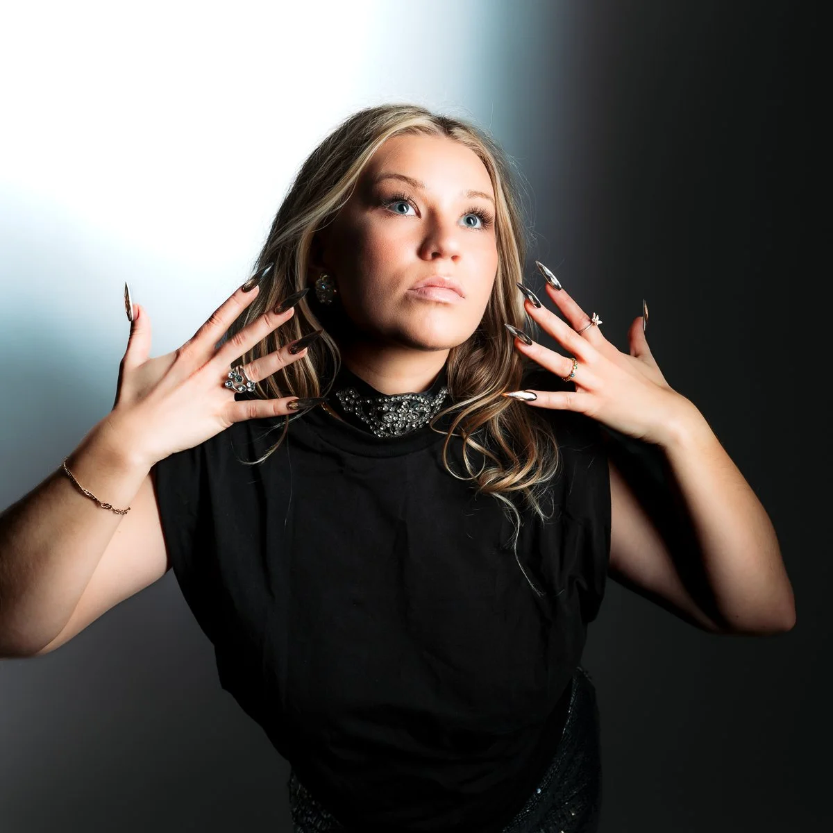 Cover photo for pop artist Wlhelmina.