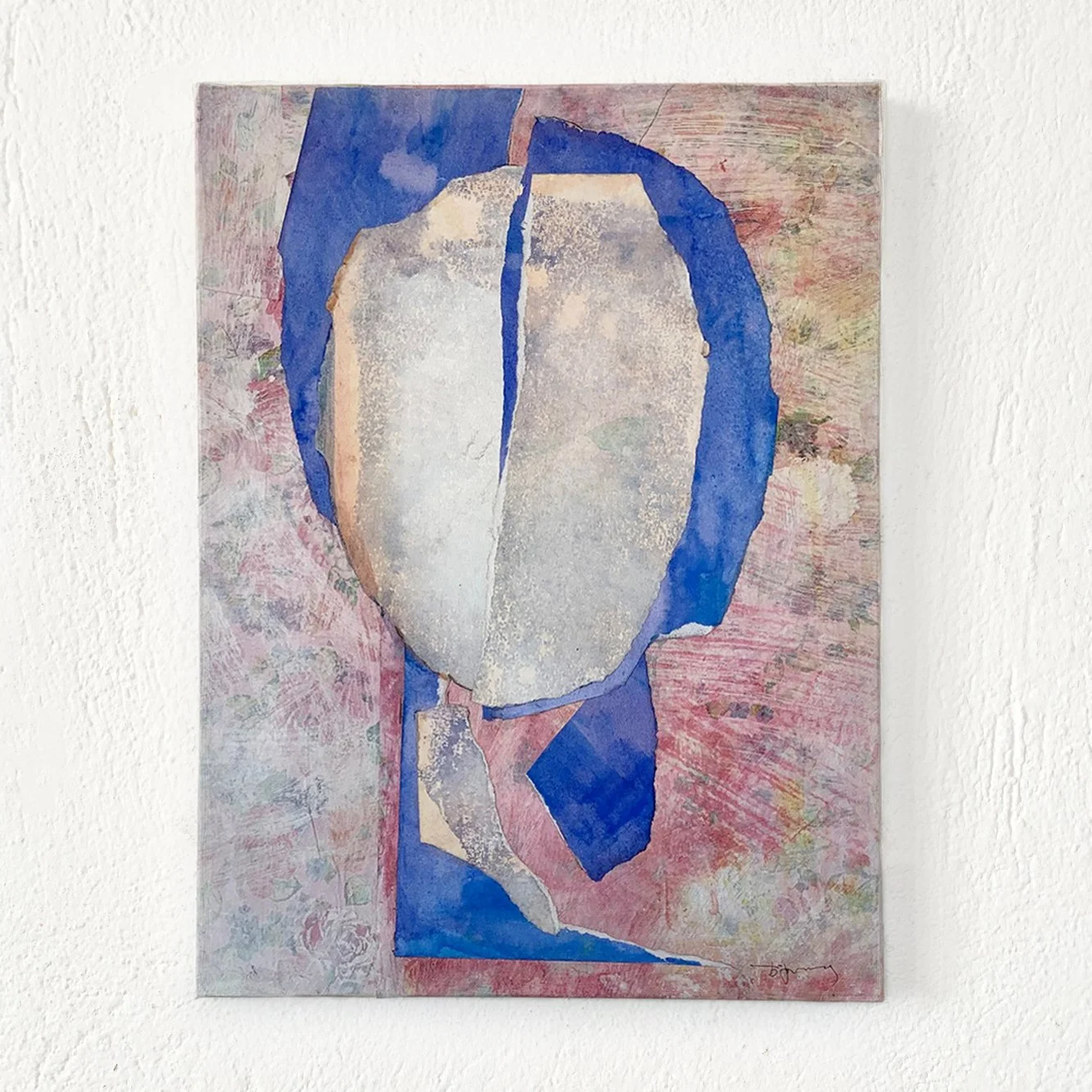 Abstract painting with a large irregular shape in white, outlined by blue, on a pink and textured background.
