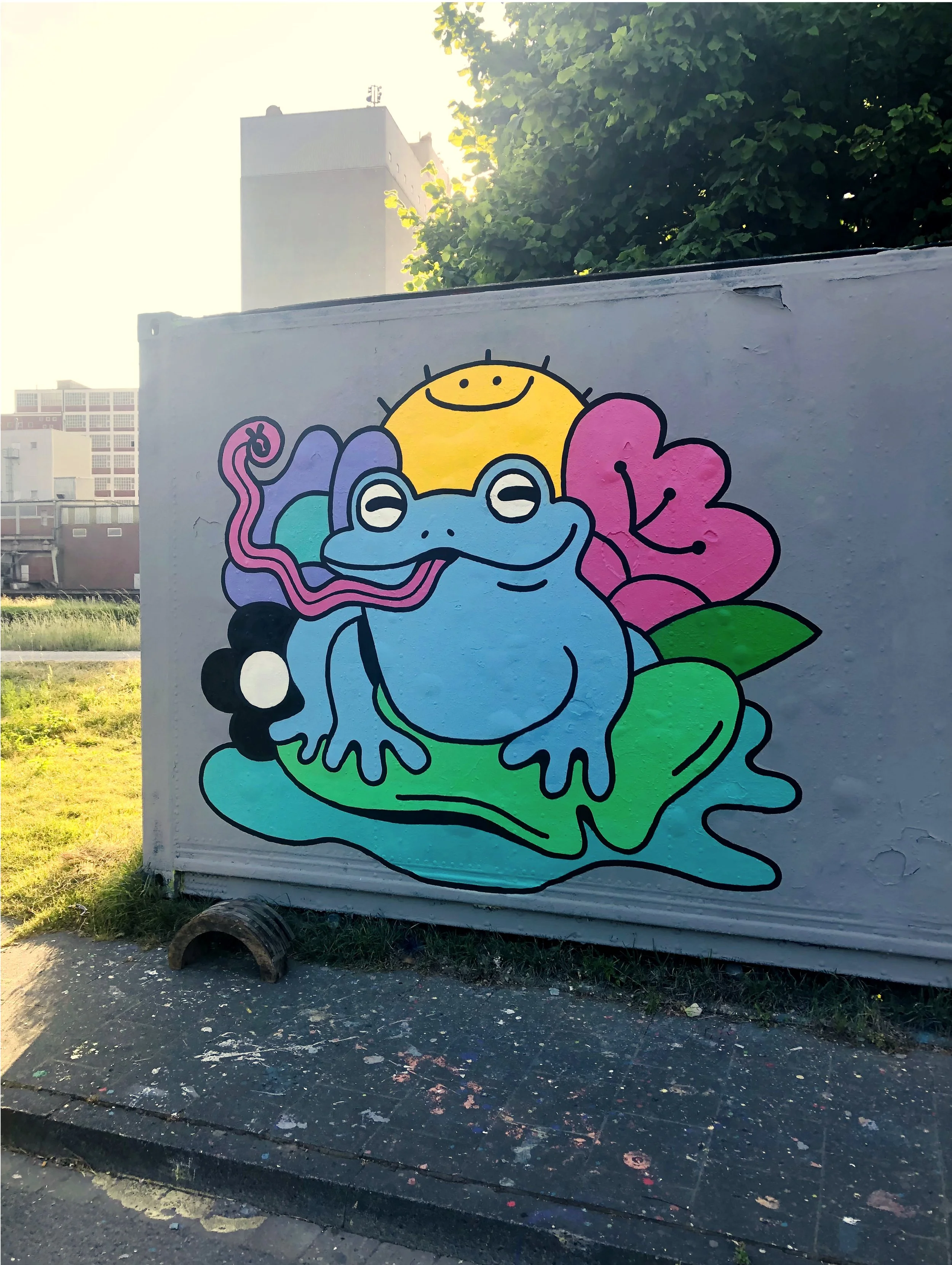 kreatives farbenfrohes Wandbild eines Froschs