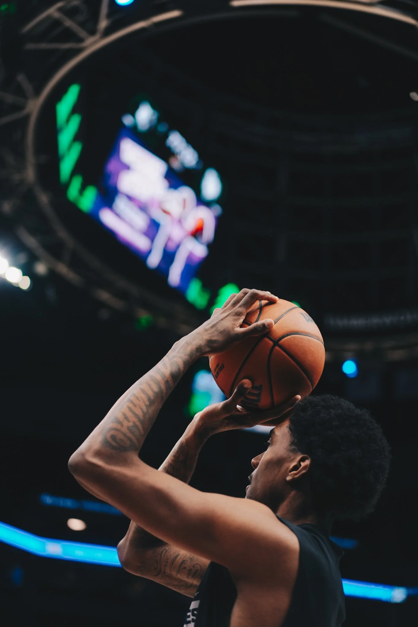 Jaden McDaniels getting warmup shots