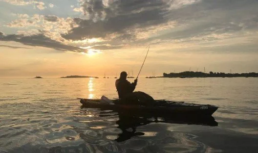 Middle of the lake action.