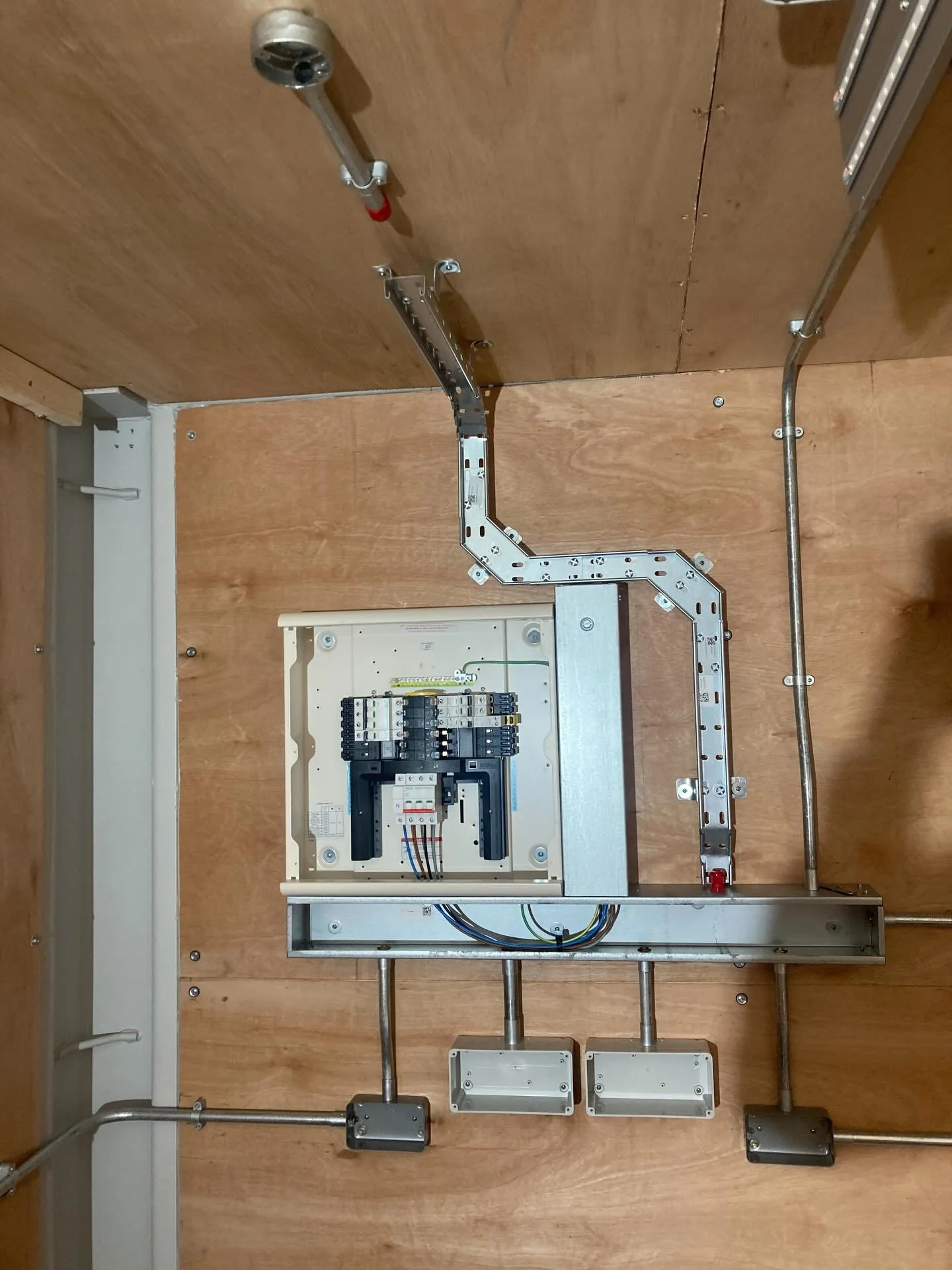 First phase of this container fit out is in progress so stick around for the 2nd fix post coming soon. Covering a few types of containment and looking FRESH with the Schneider Acti9 3Phase Board for the win. Spares supplied by @gda_electrical_wholesa