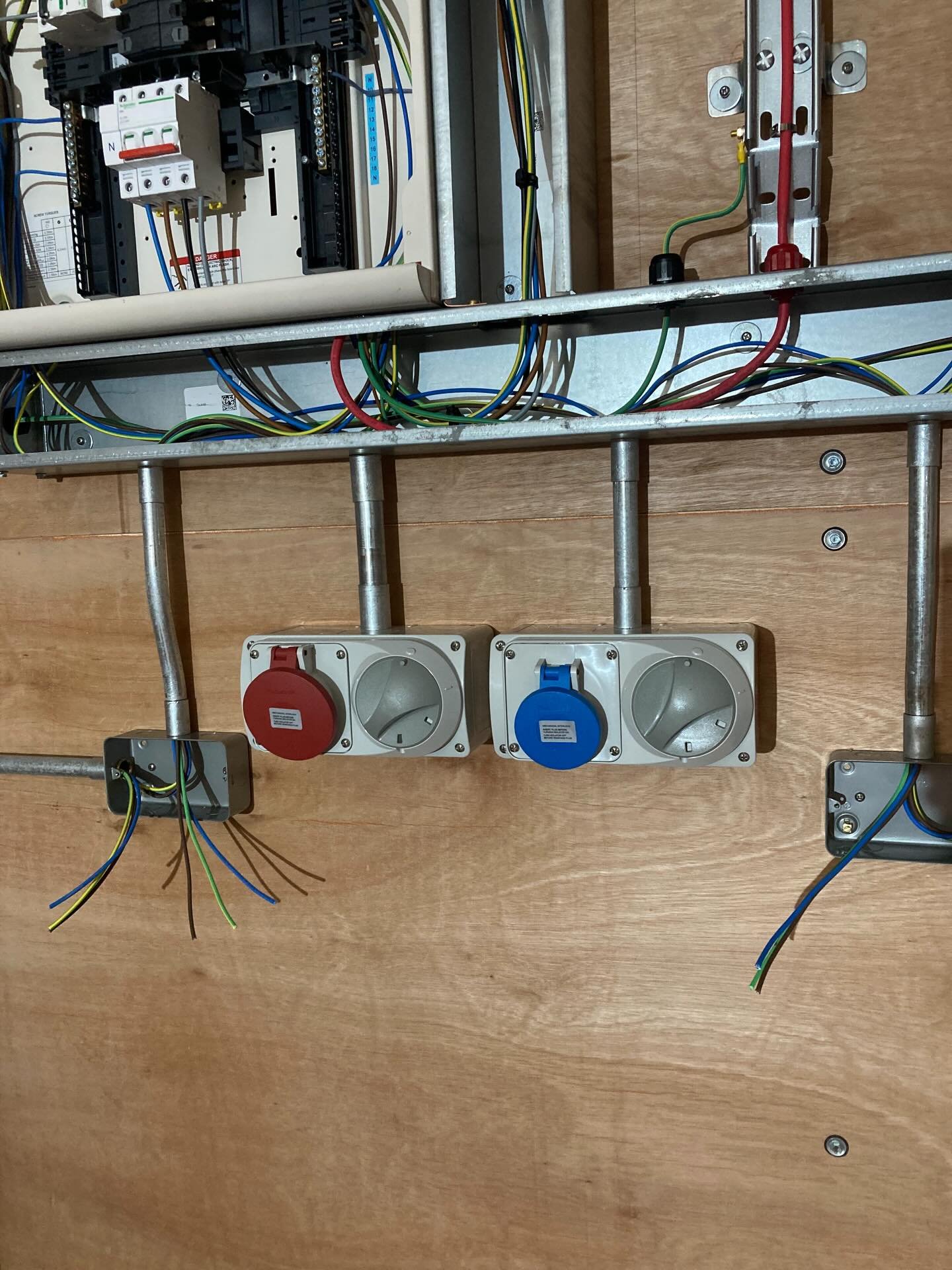 Container fit out 2nd fix photos, have been off social media for several months so these are a bit late. Spares supplied by @gda_electrical_wholesaler @gdaelec @schneiderelec_electricians_uki  @schneiderelectric