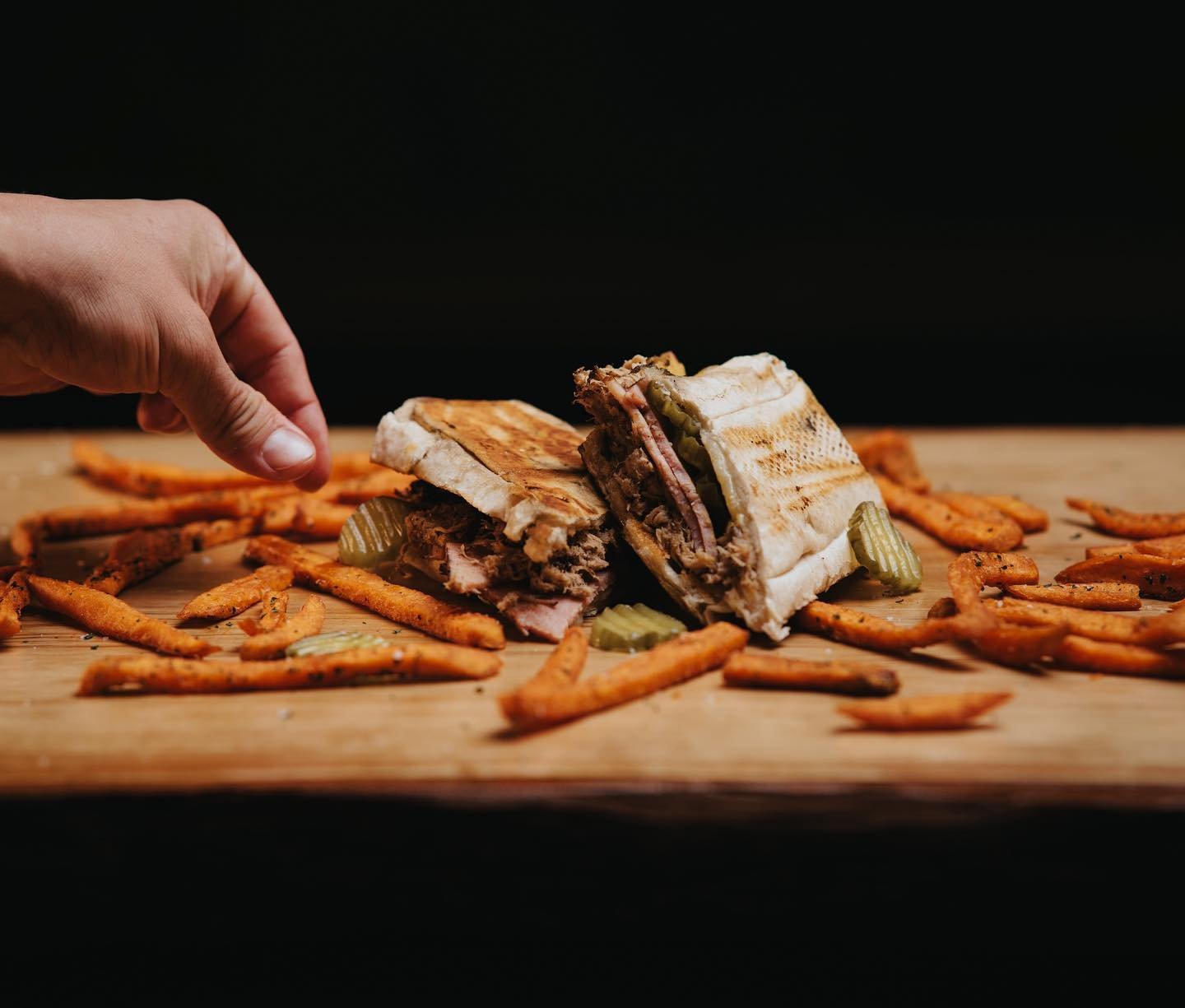Simple. Easy. Delicious 🍴 Order online and enjoy your go-to meals without the hassle. 📲
Order now 👉 link in bio.

#Starkille #CottonDistrict #BBQ #TwoBrothersSmokedMeats #TwoBrothers