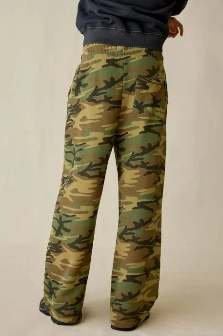 Screenshot_12-4-2026_224921_www.urbanoutfitters.com.jpeg