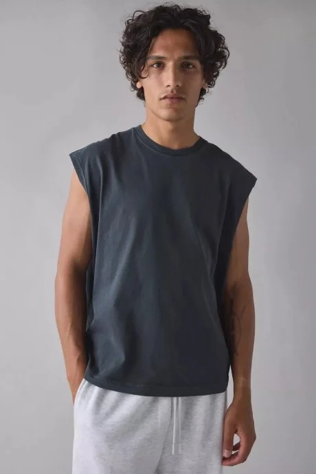 Screenshot_12-4-2026_223044_www.urbanoutfitters.com.jpeg