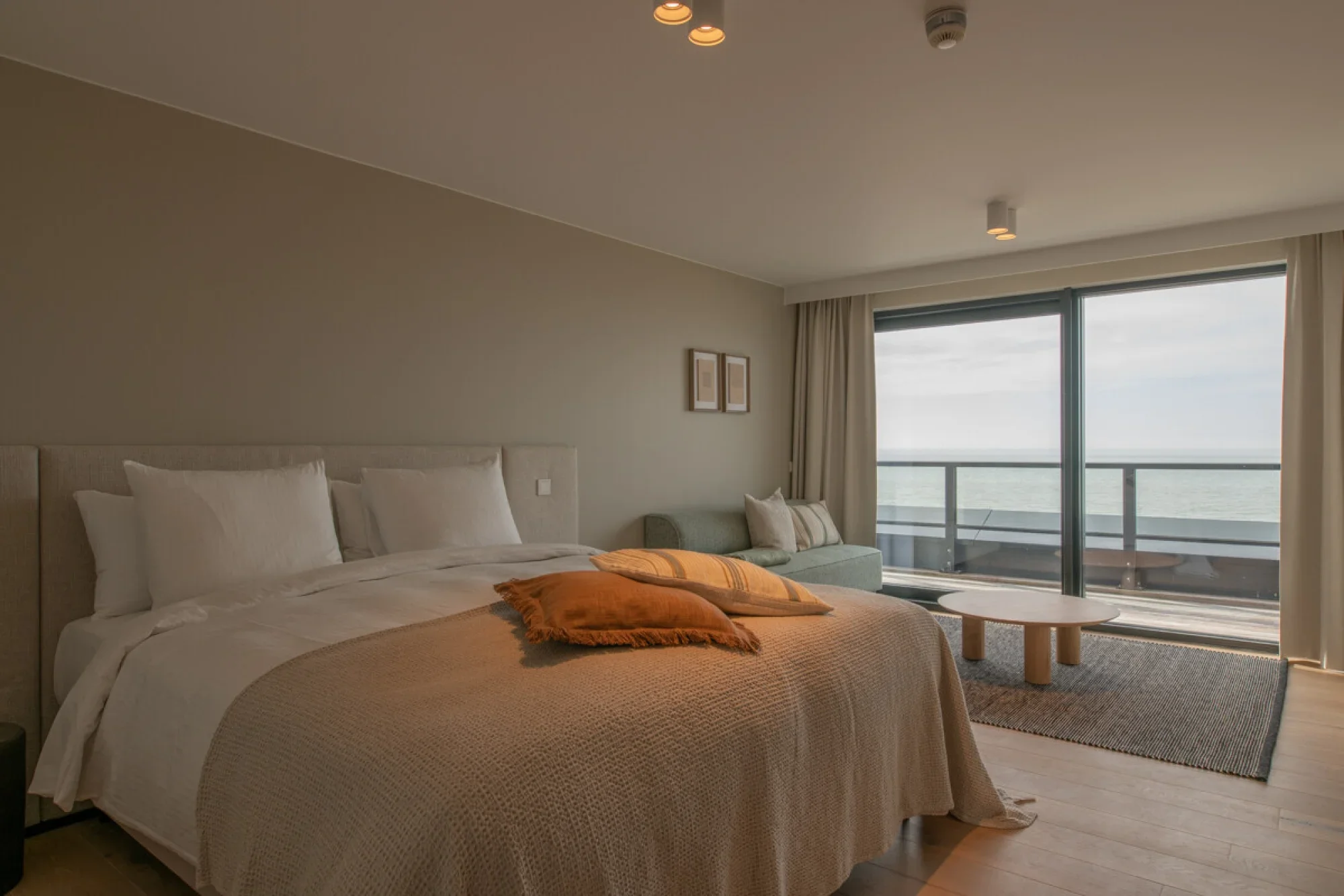 Hotel De Blanke Top Cadzand — seafront hotel in Zeeland