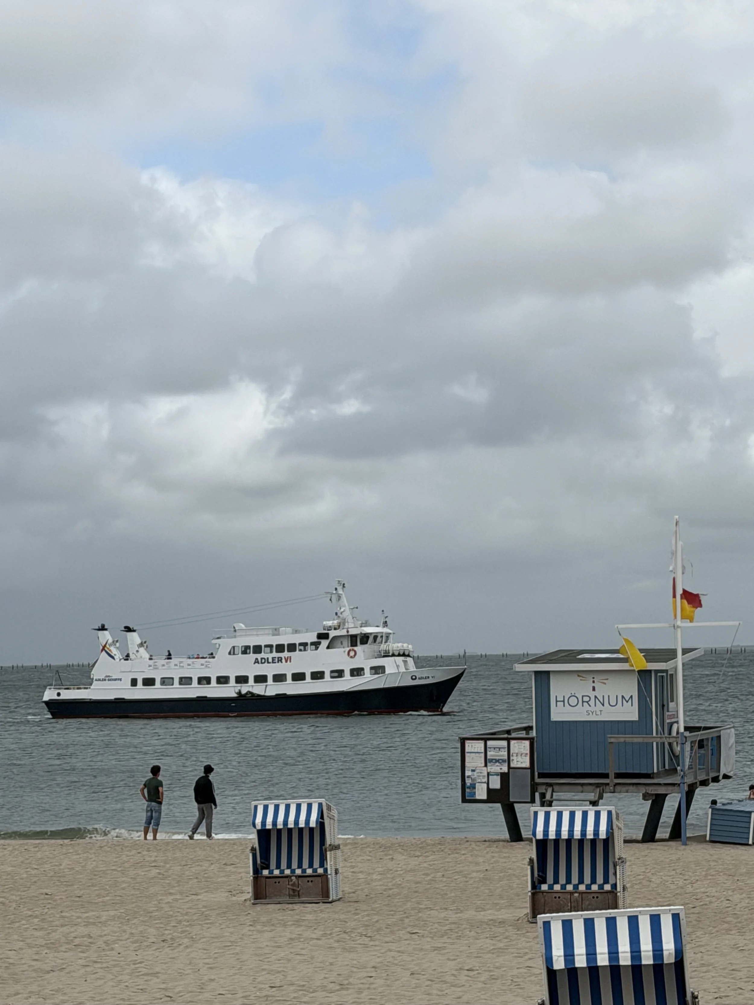 Boat excursion passing by small East/Harbor beach