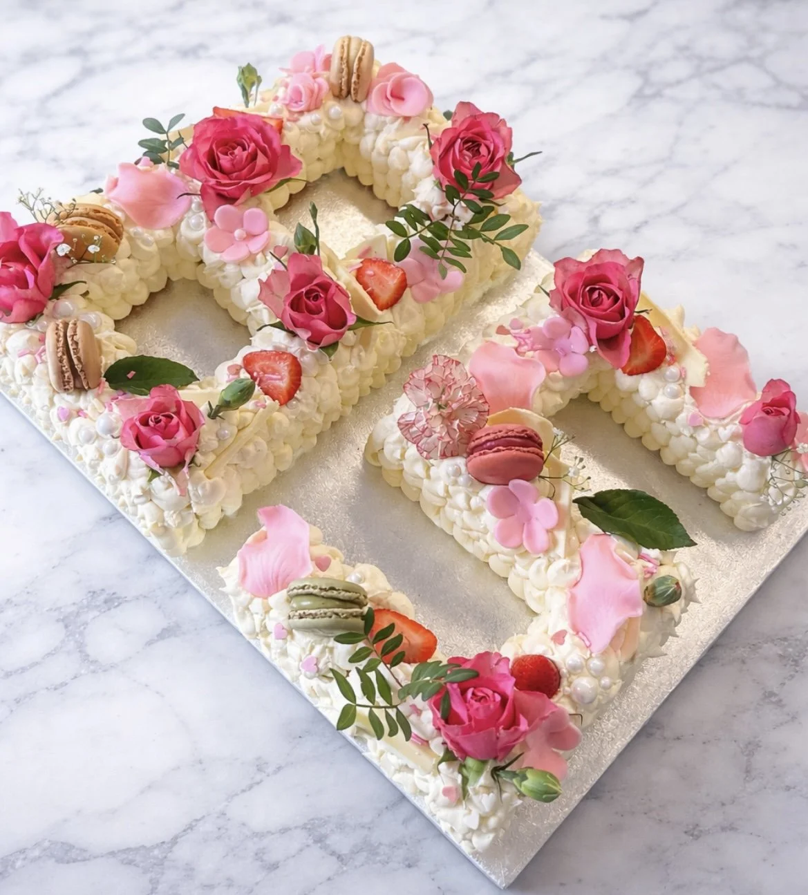 Number cake with fresh roses, macarons and strawberries
