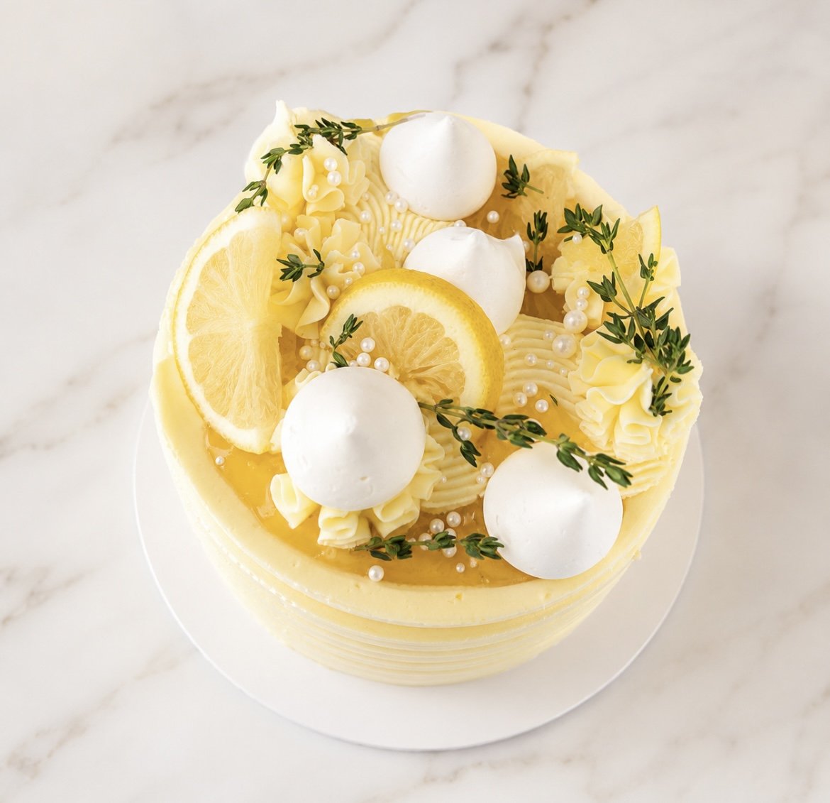 Lemon cake with lemon curd, meringues and lemon slices