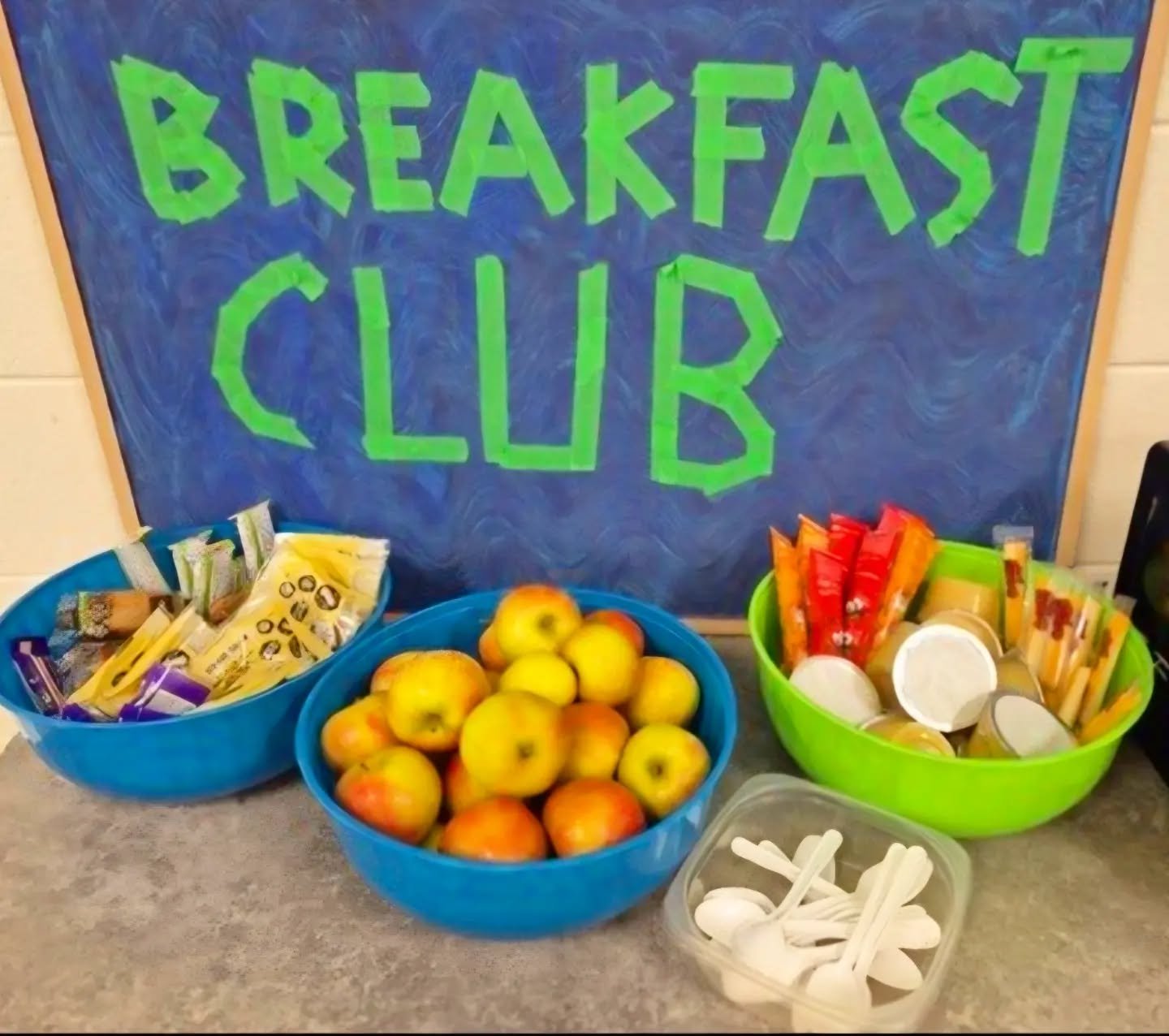 S T R E T C H your school food budget!

With rising food costs and increased needs in schools, it's more important than ever to utilize student nutrition program funds in a meaningful way. 

Here are some tips to make your dollars go further:

🍎 cre