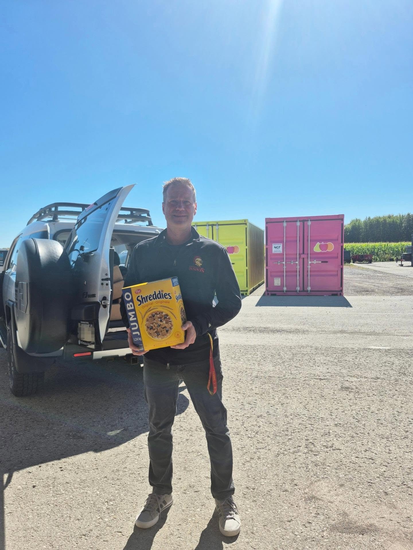 Let's shine a light on the people working beyond what is expected of them to help keep kids fed during their school day. 🙌☀️

Darren White, teacher at Collegiate Secondary School in St. Catharines, is always ready to come collect donated food from N