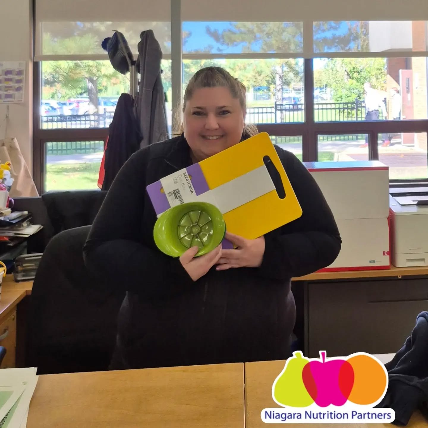 Elementary secretary Stephanie Telford at DSBN Academy in St. Catharines was so happy to receive cutting boards and apple slicers from NNP today. 🤗🍎

The busy school, which houses both elementary and secondary students, was in dire need of kitchen 
