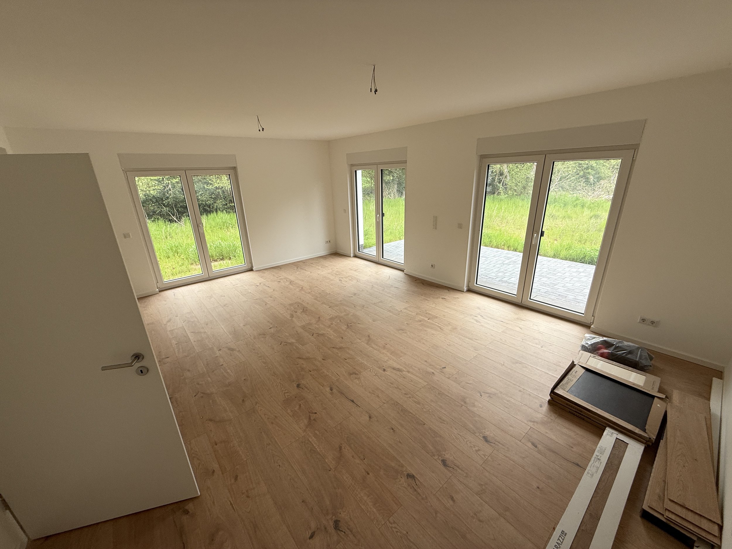 Wohnzimmer mit Blick in den Garten
