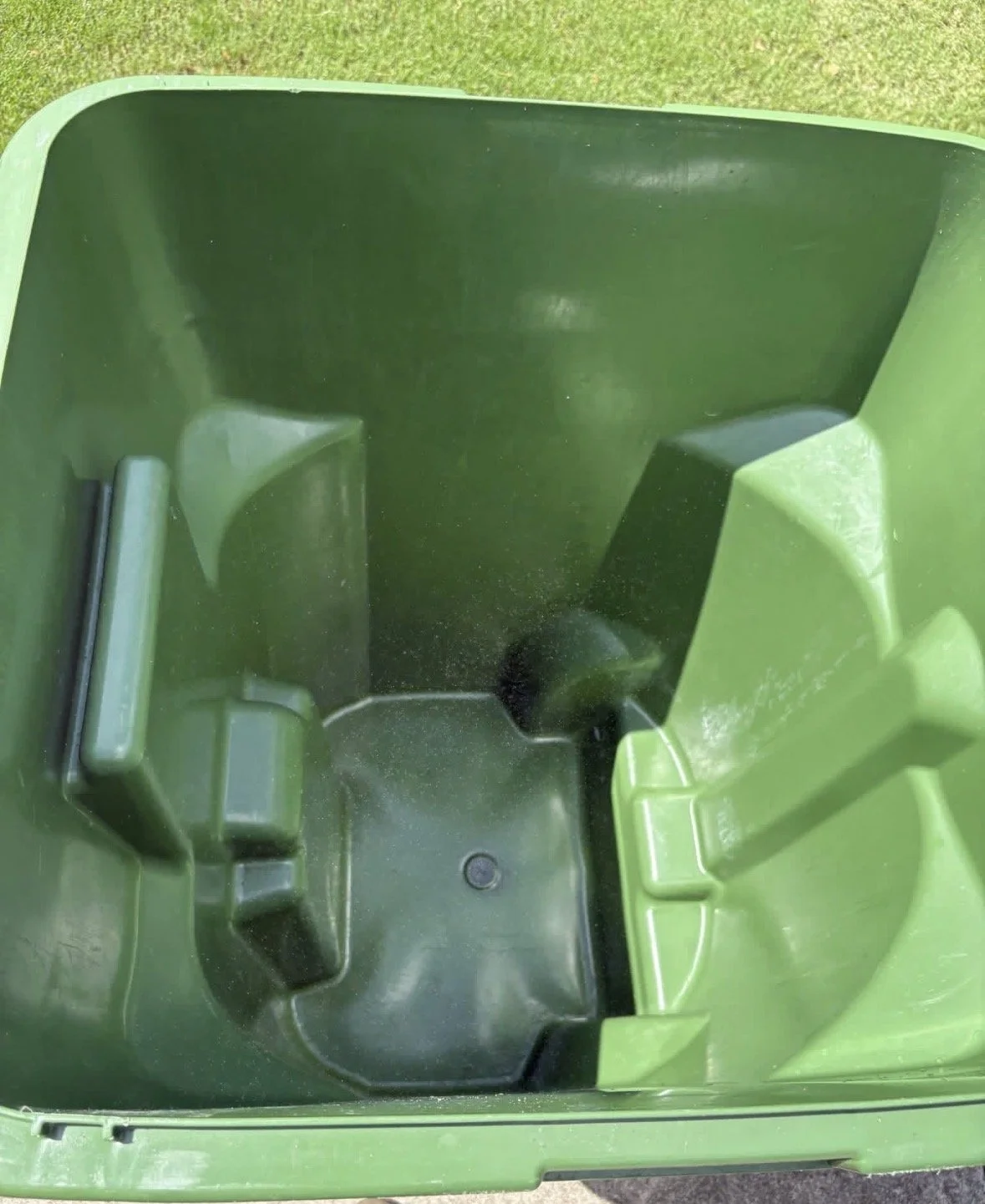 Trash Bin Cleaning
