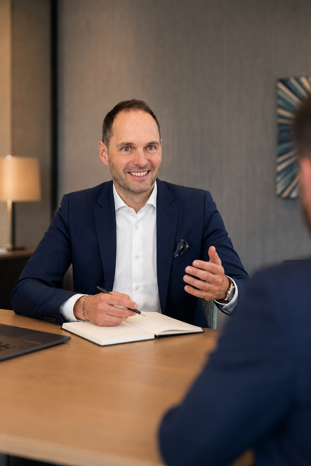 Sven-Ulrik Schneider | Vermögensberatung & Unternehmensberatung - Bild bei der Beratung