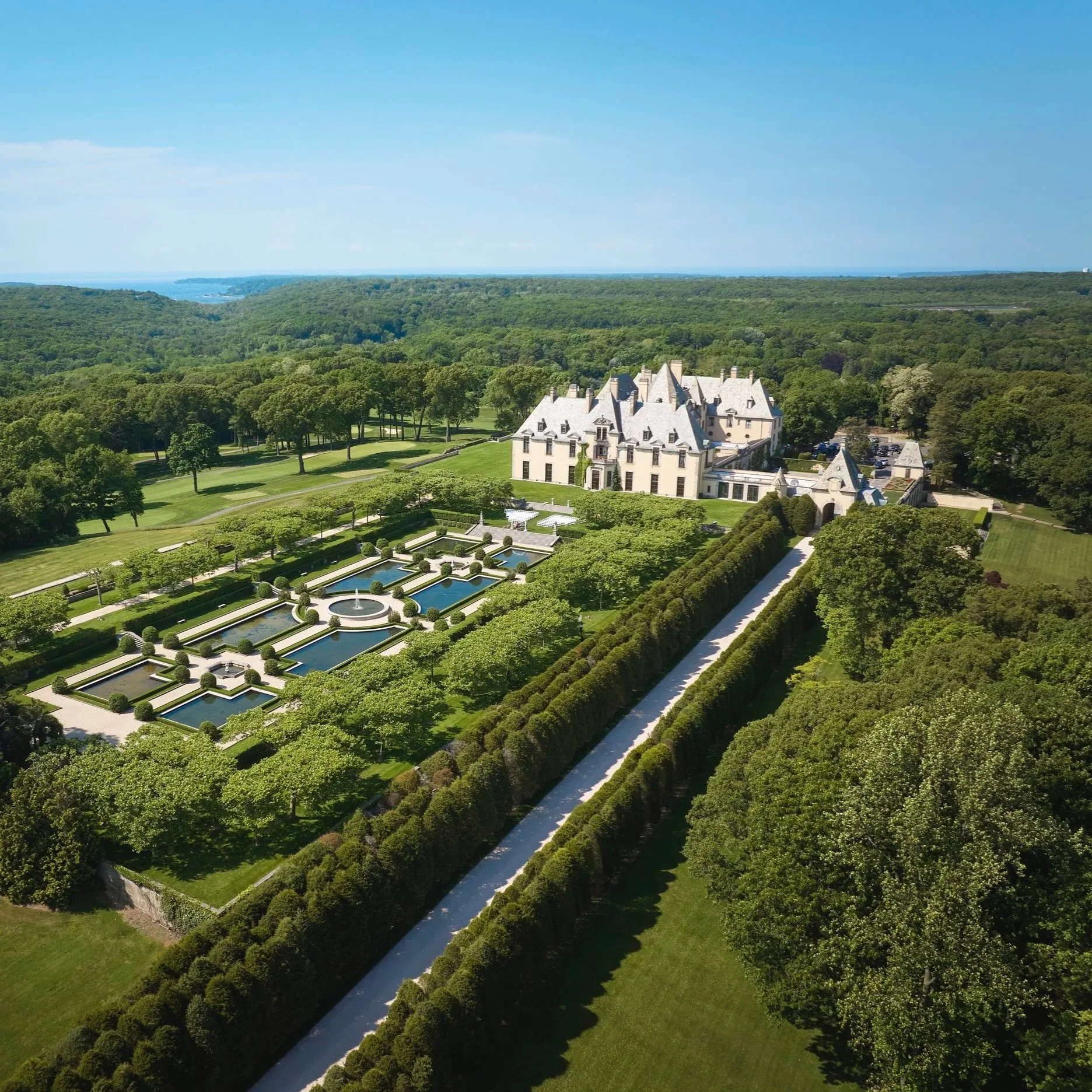 An aerial view of Oheka Castle