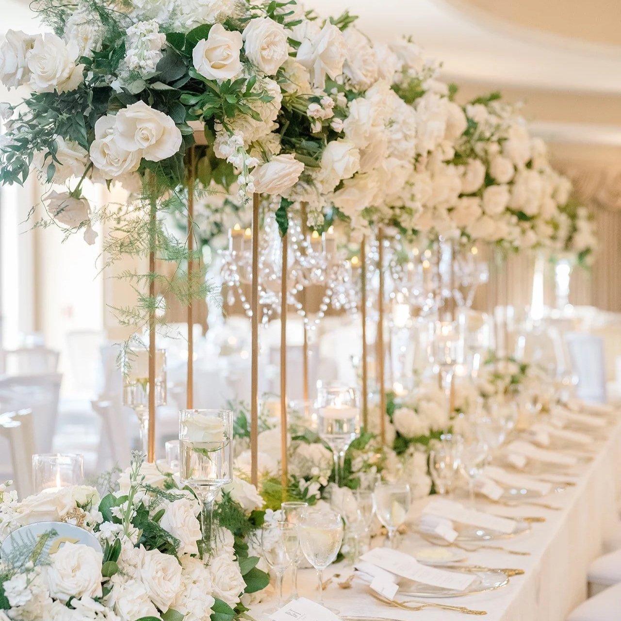 Lush floral kings table - Oheka Castle