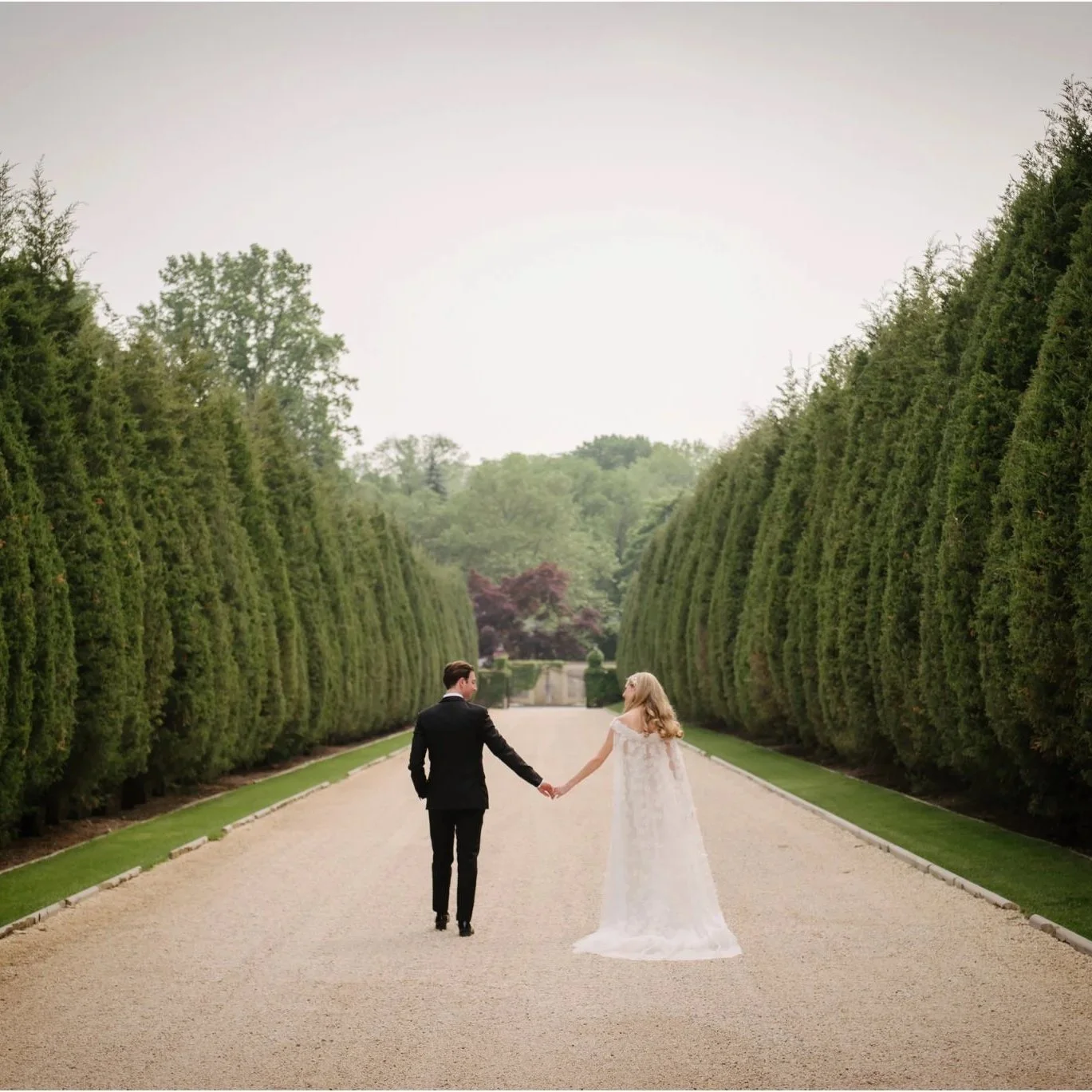 Bride and Groom Portrait, Oheka Castle, Driveway
