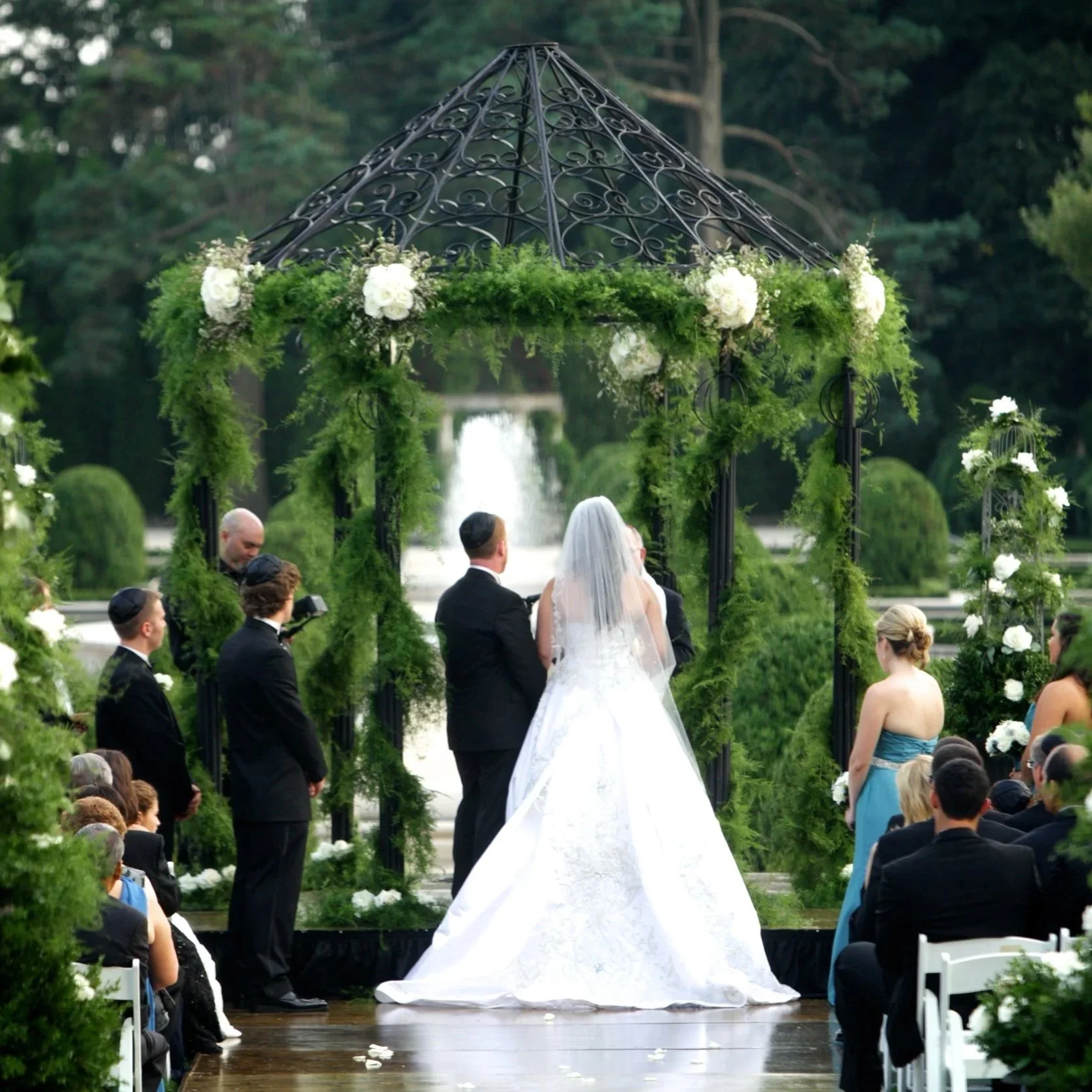 A Jewish Wedding Ceremony in the Water Gardens at Oheka Castle