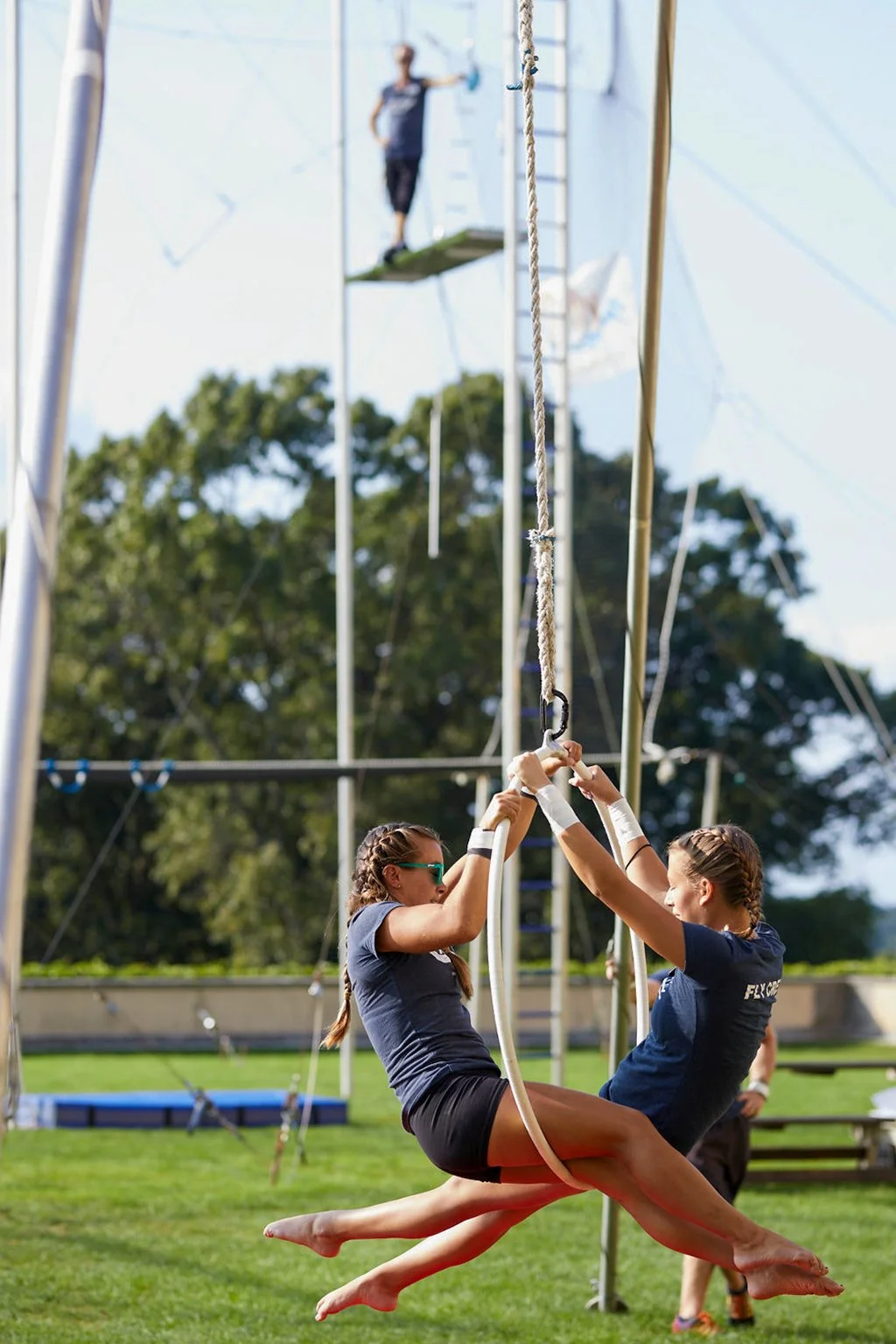 Trapeze artists 