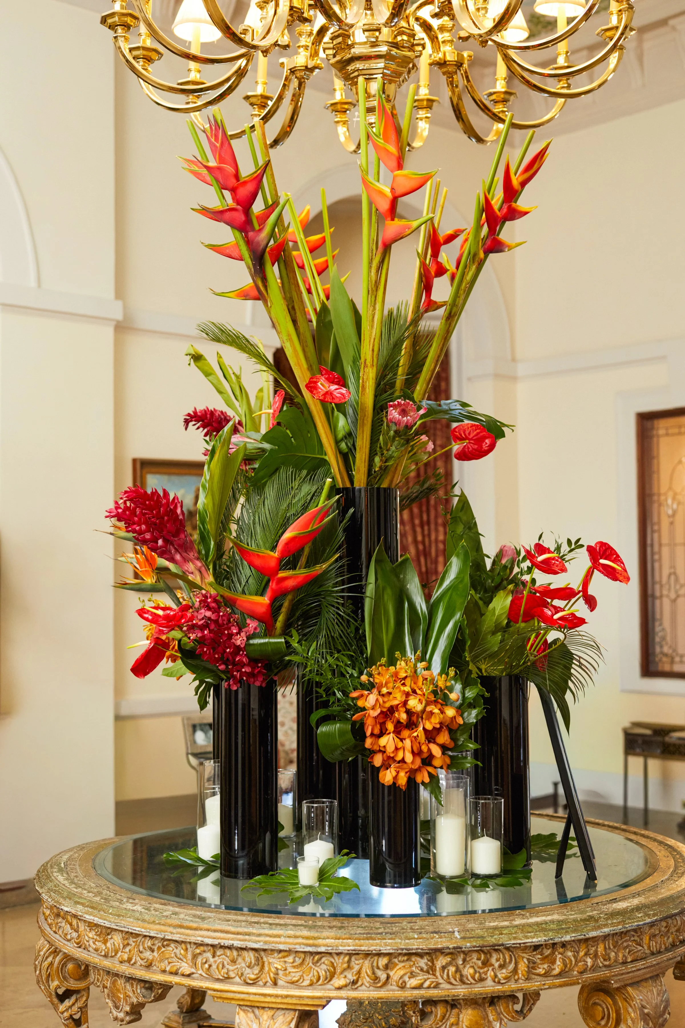 Tropical centerpiece with black vessels