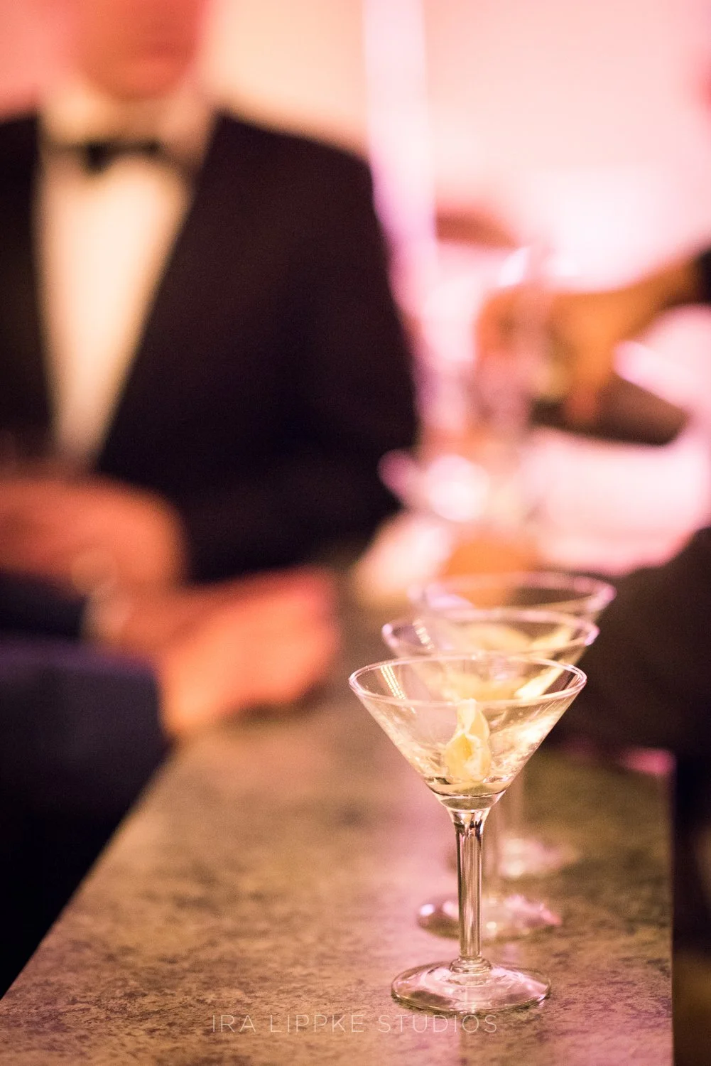 Guests enjoy handcrafted martinis during cocktail hour, one of the many thoughtful hospitality touches throughout the celebration.