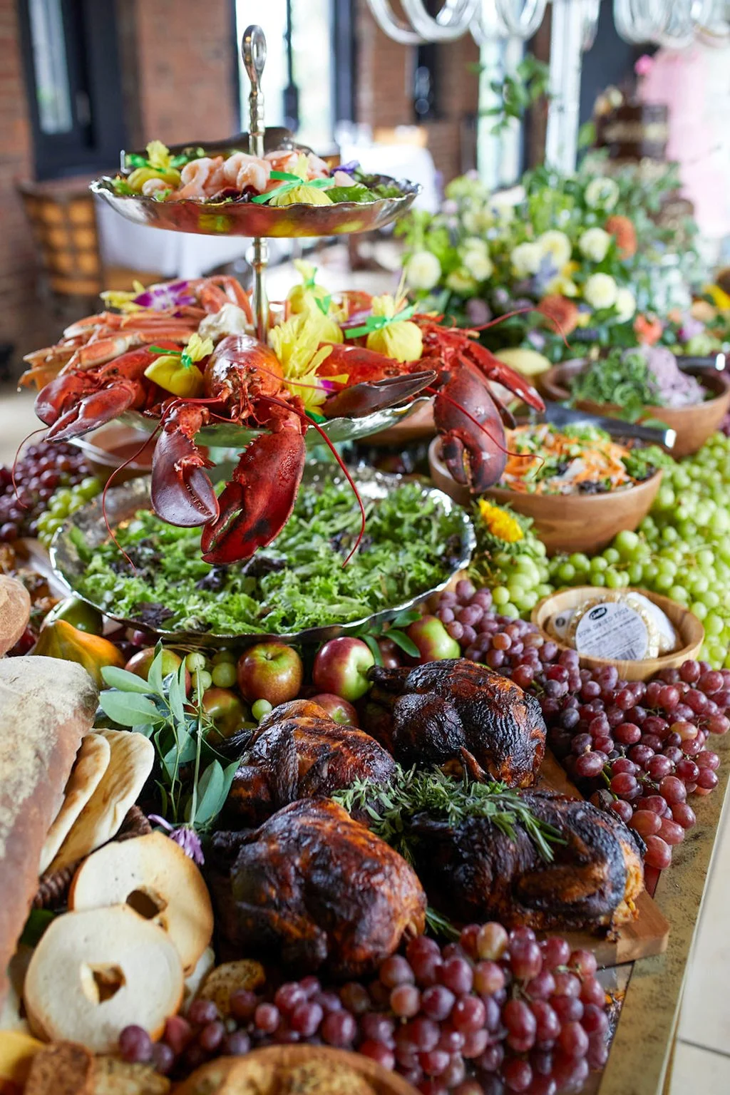 A feast table set at Oheka Castle