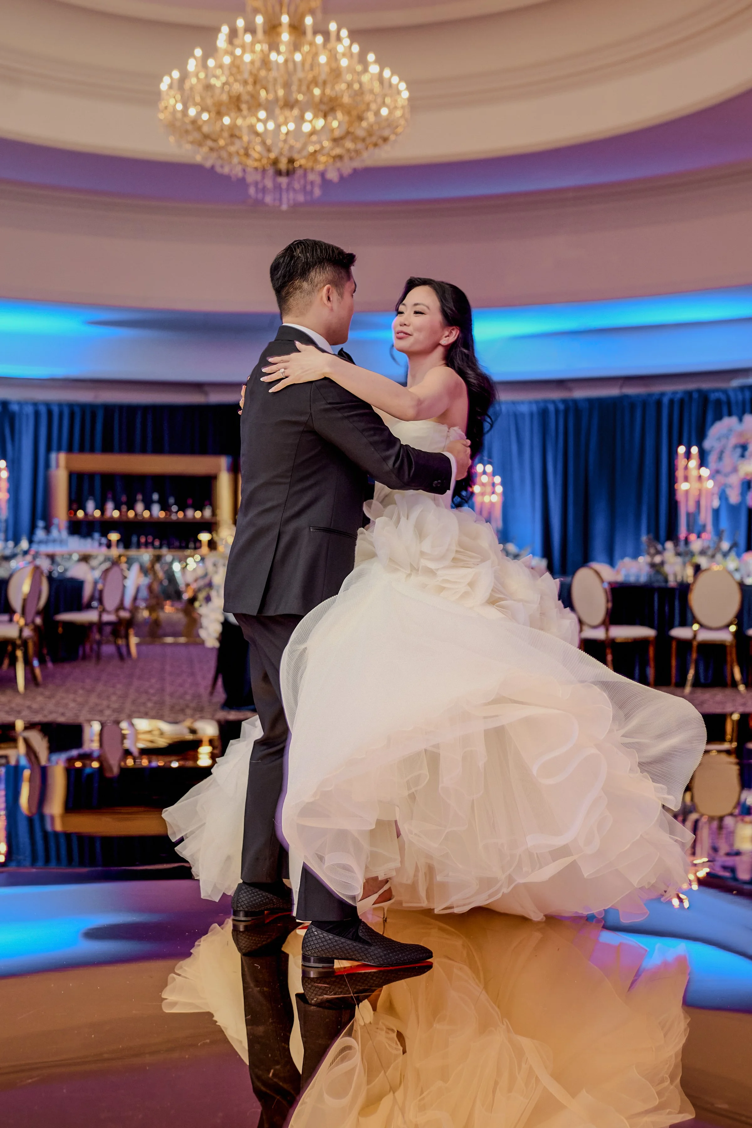 Before the reception began, Erica and Ben shared a quiet first dance rehearsal in the Terrace Room, taking in the space just moments before it filled with guests. It was an intimate pause—personal, unhurried, and filled with anticipation.