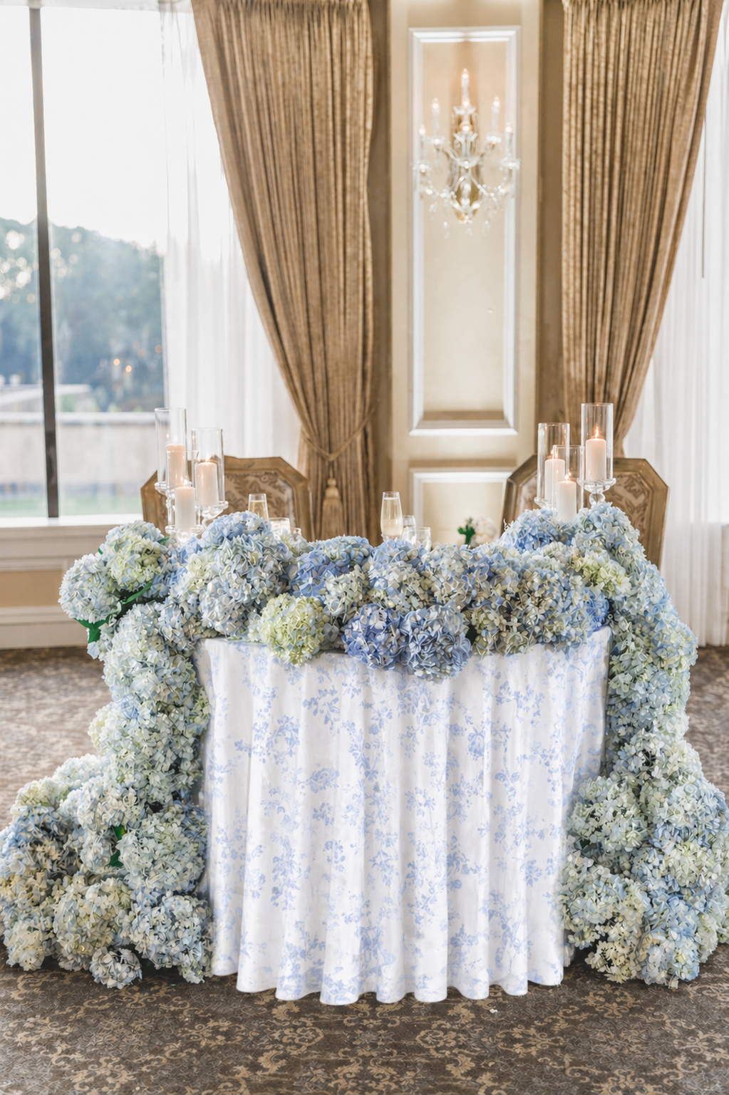 Bride and Grooms Dais table, blue hydrangea and blue toile. 