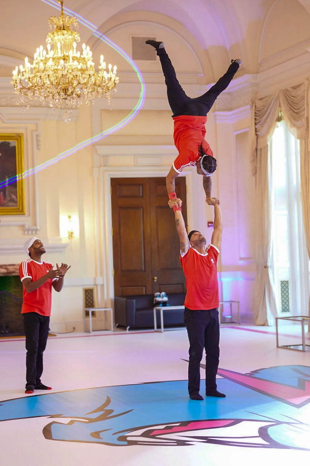 Acrobats performing at Oheka Castle