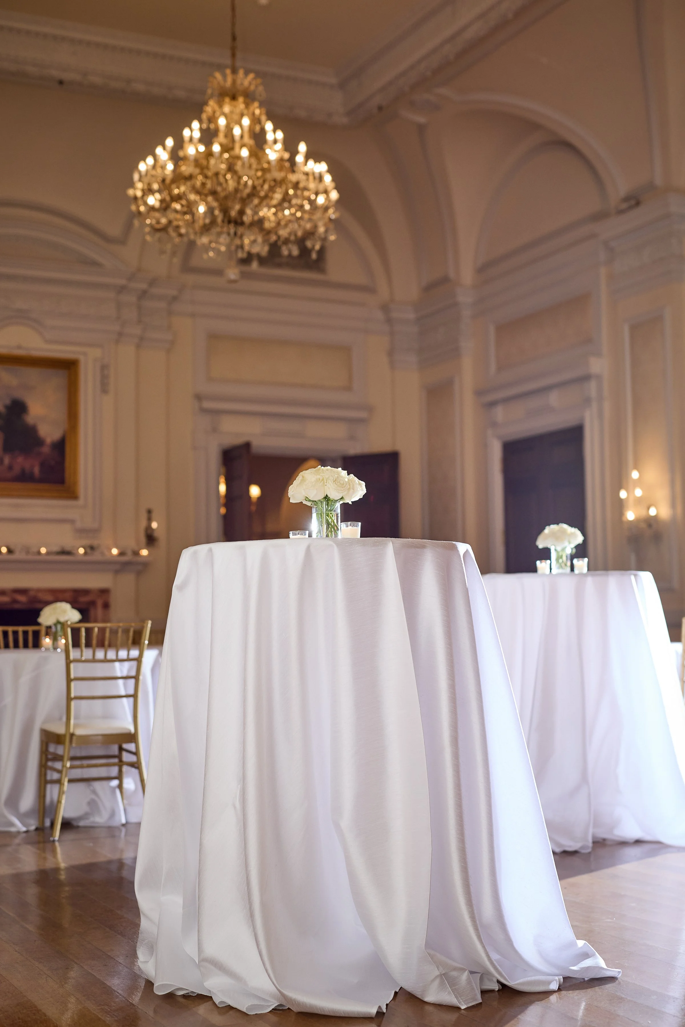 An intimate cocktail environment featuring soft lighting, refined florals, and a seamless guest experience.
