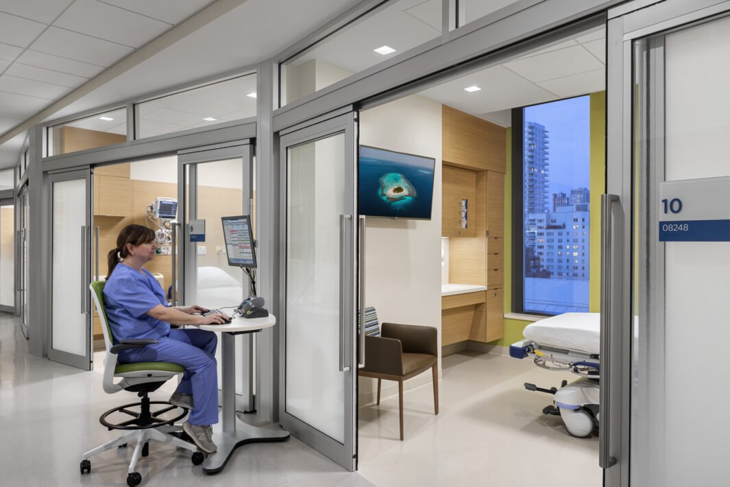 MSK-Koch-Center-for-Cancer-Care_49140.00.0_Int-PACU-Corridor-w-People_mr-1065x710.jpg
