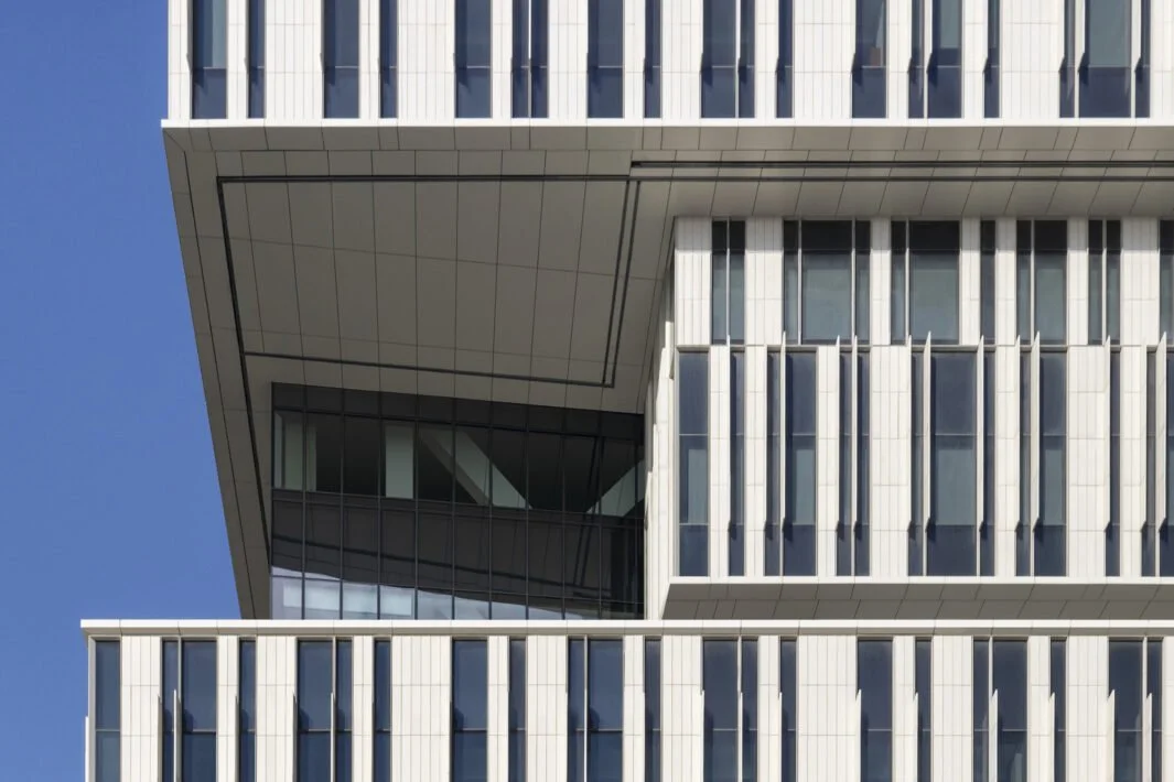 MSK-Koch-Center-for-Cancer-Care_49140.00.0_Ext-Detail-FDR-Drive-2_mr-1065x710.jpg