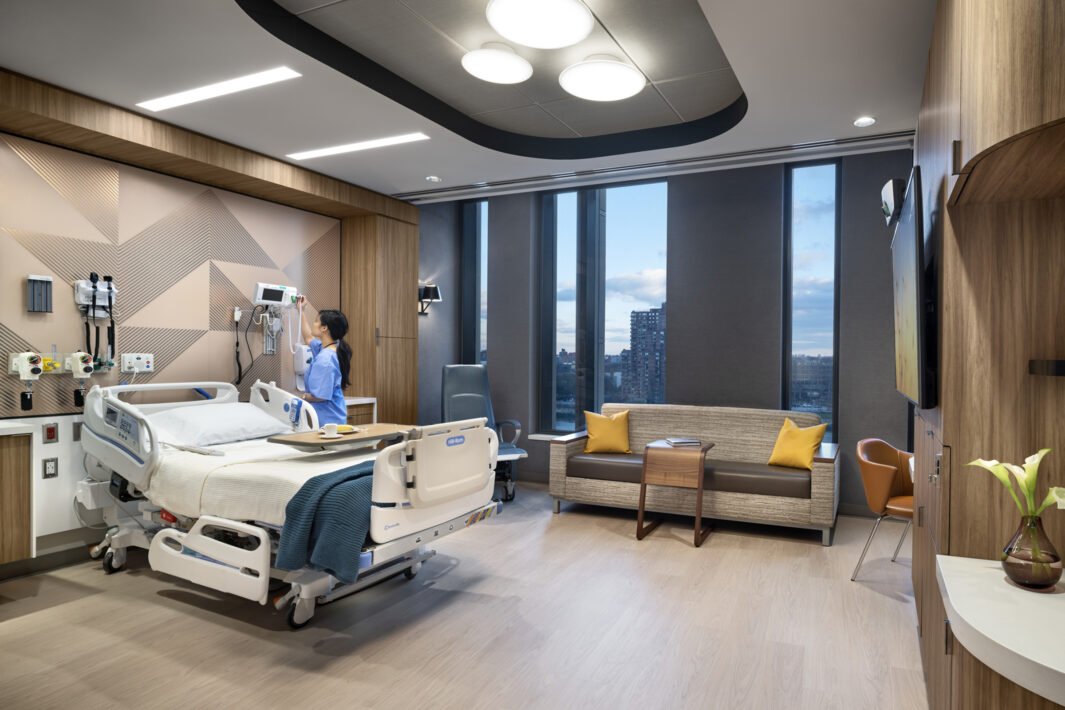 MSK-Koch-Center-for-Cancer-Care_49140.00.0_Int-Inpatient-Room-1-w-People_mr-1065x710.jpg