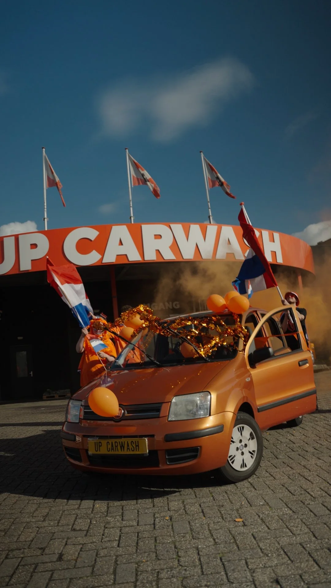 HET wk is begonnen.