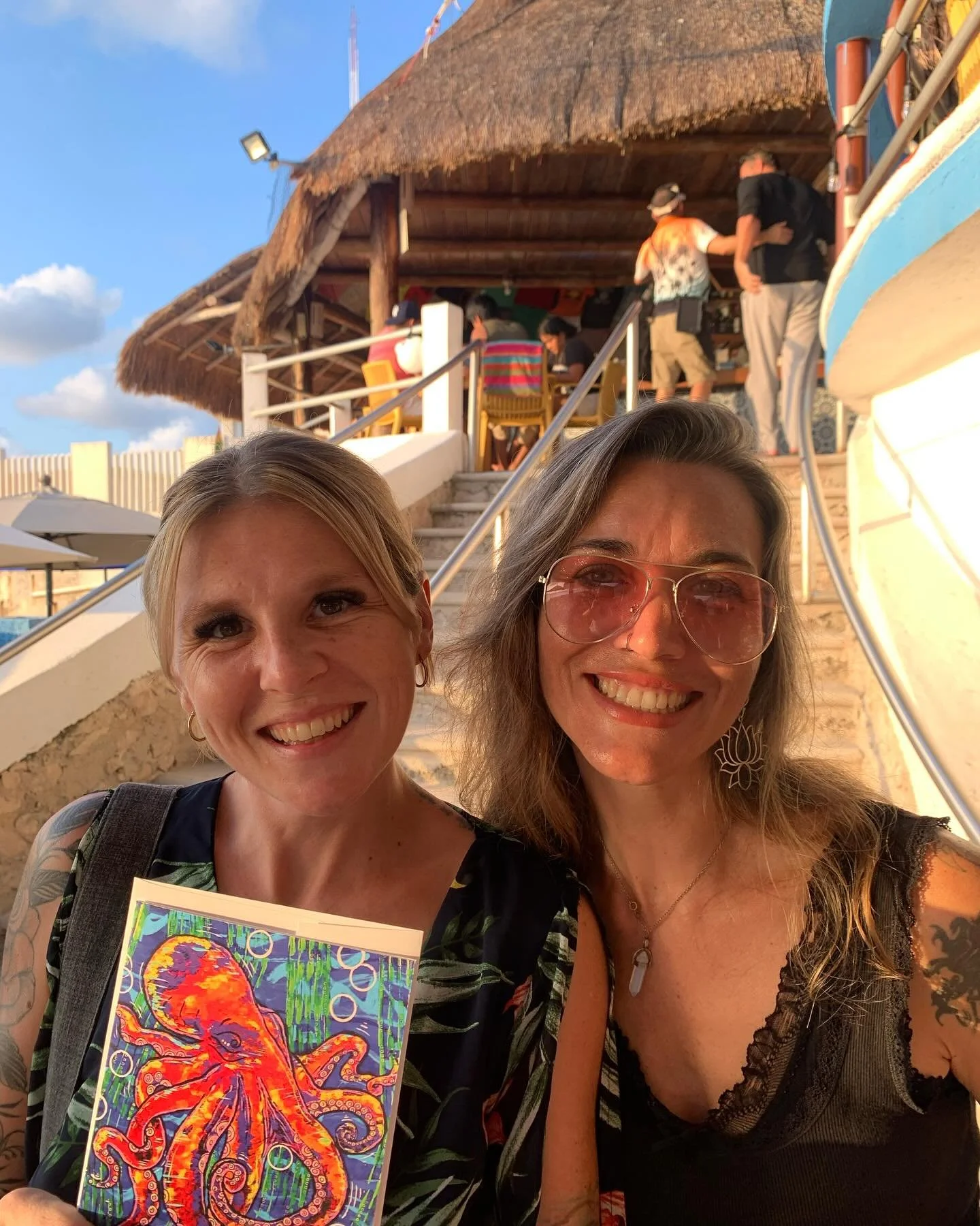 At last week&rsquo;s Meetup Cozumel, our Mother&rsquo;s Day-themed music Bingo raised over $6,400 pesos for a local dog rescue called Peluditos al Rescate. Thank you all for your donations and beach vibes! 
Thanks to @sunsetcozumel for hosting! 
Than