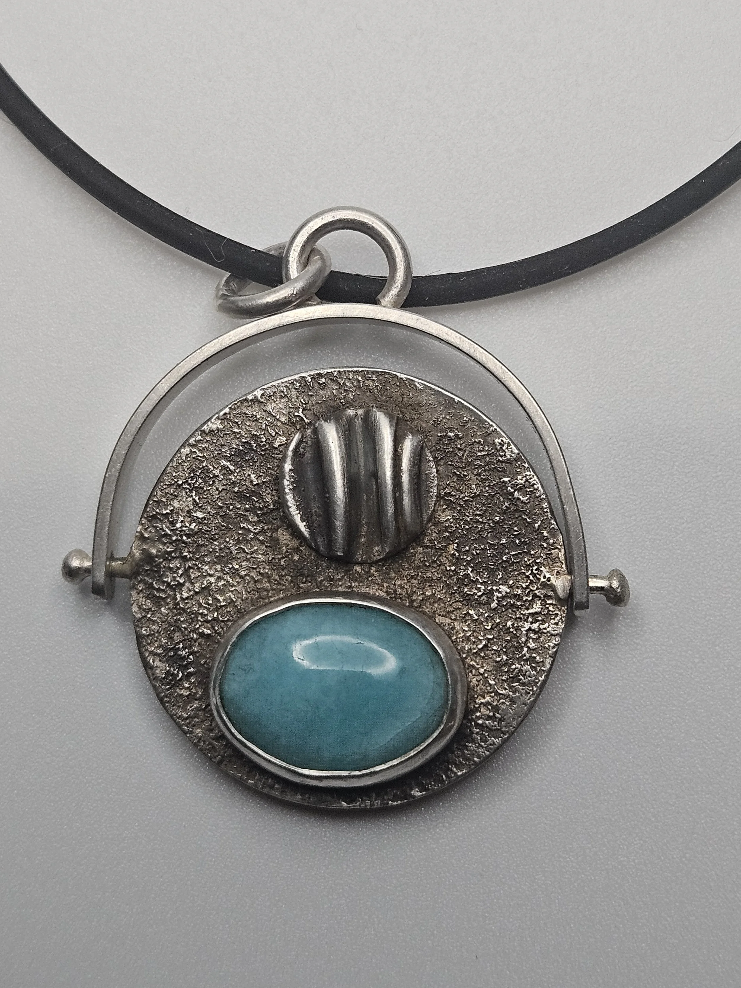 Two-Sided Rotating Pendant