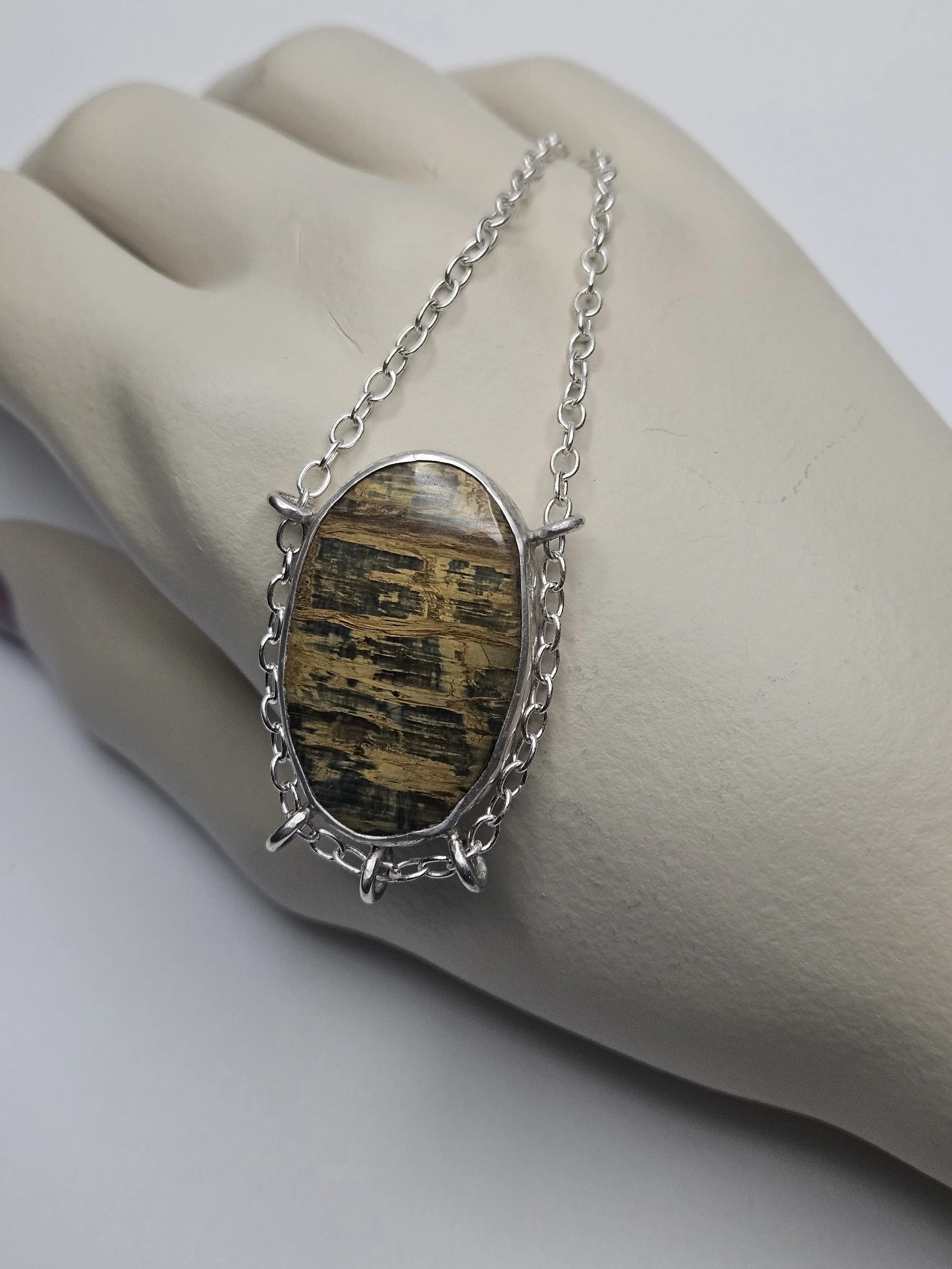 Nellite Pendant with Chain