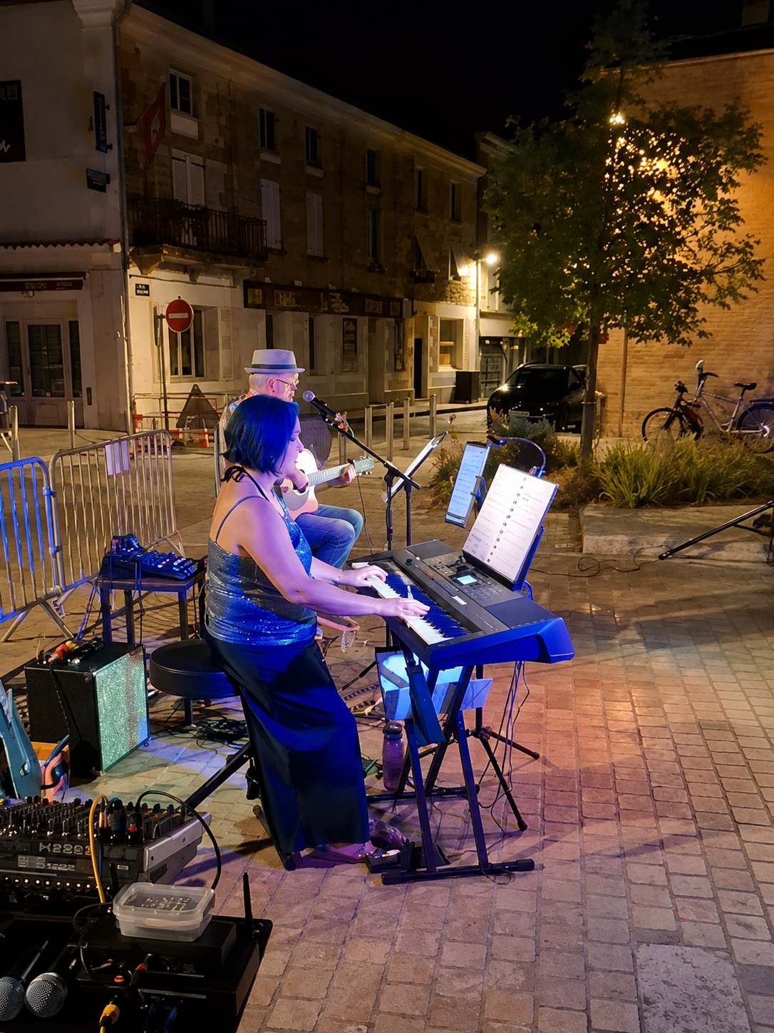 Duo Cadence performing.png