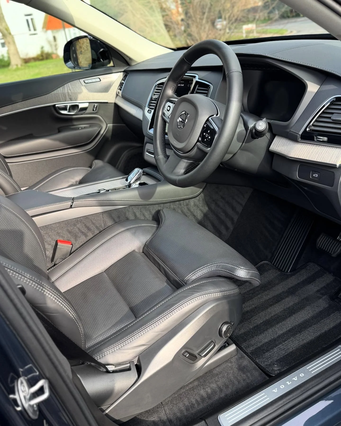 Have a flick through ➡️ This XC90 went over a year without a proper clean&hellip; now back to its best and ready to be maintained the right way 🔥